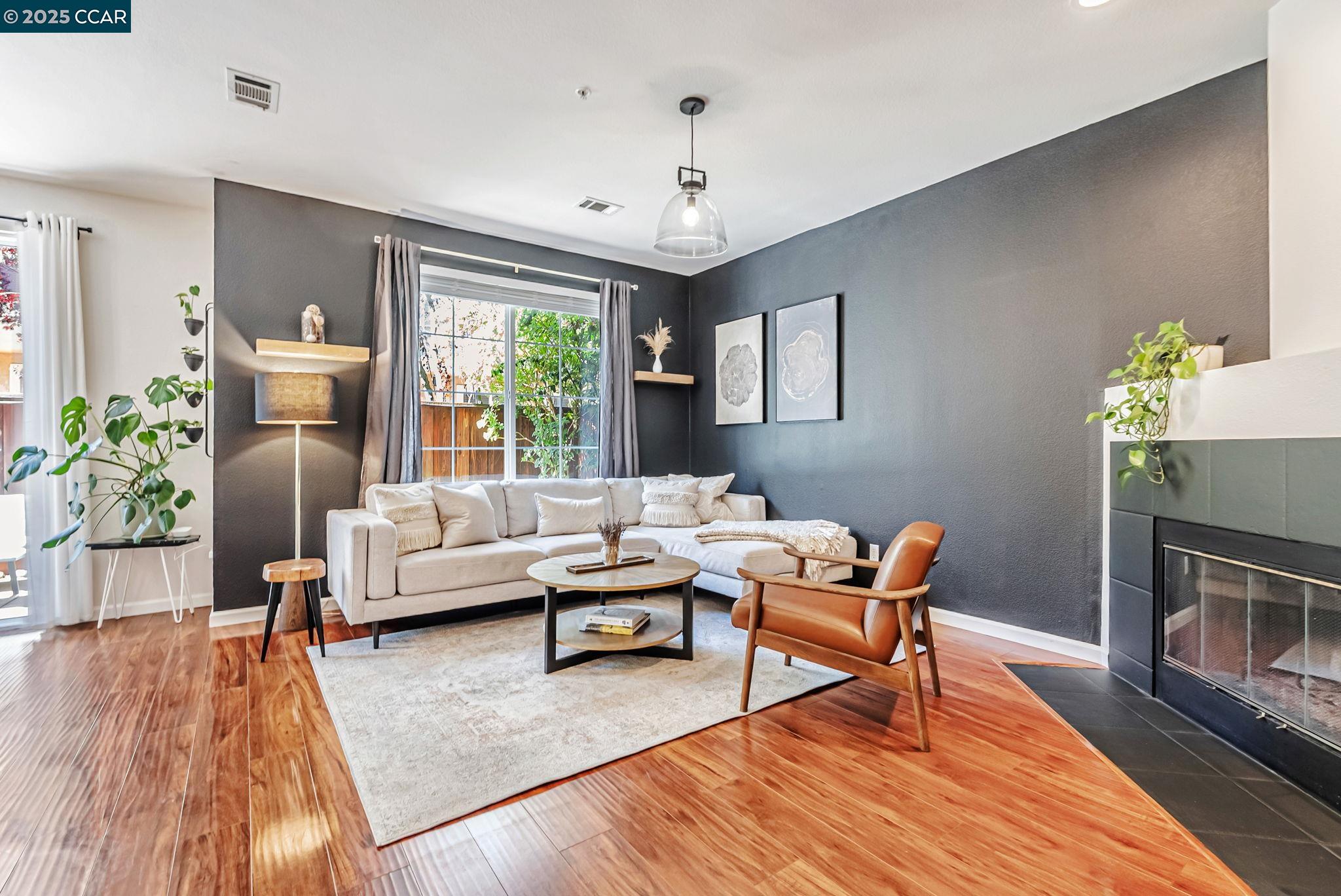 Detail Gallery Image 8 of 34 For 10630 Roys Hill Ln, Dublin,  CA 94568 - 3 Beds | 2/1 Baths