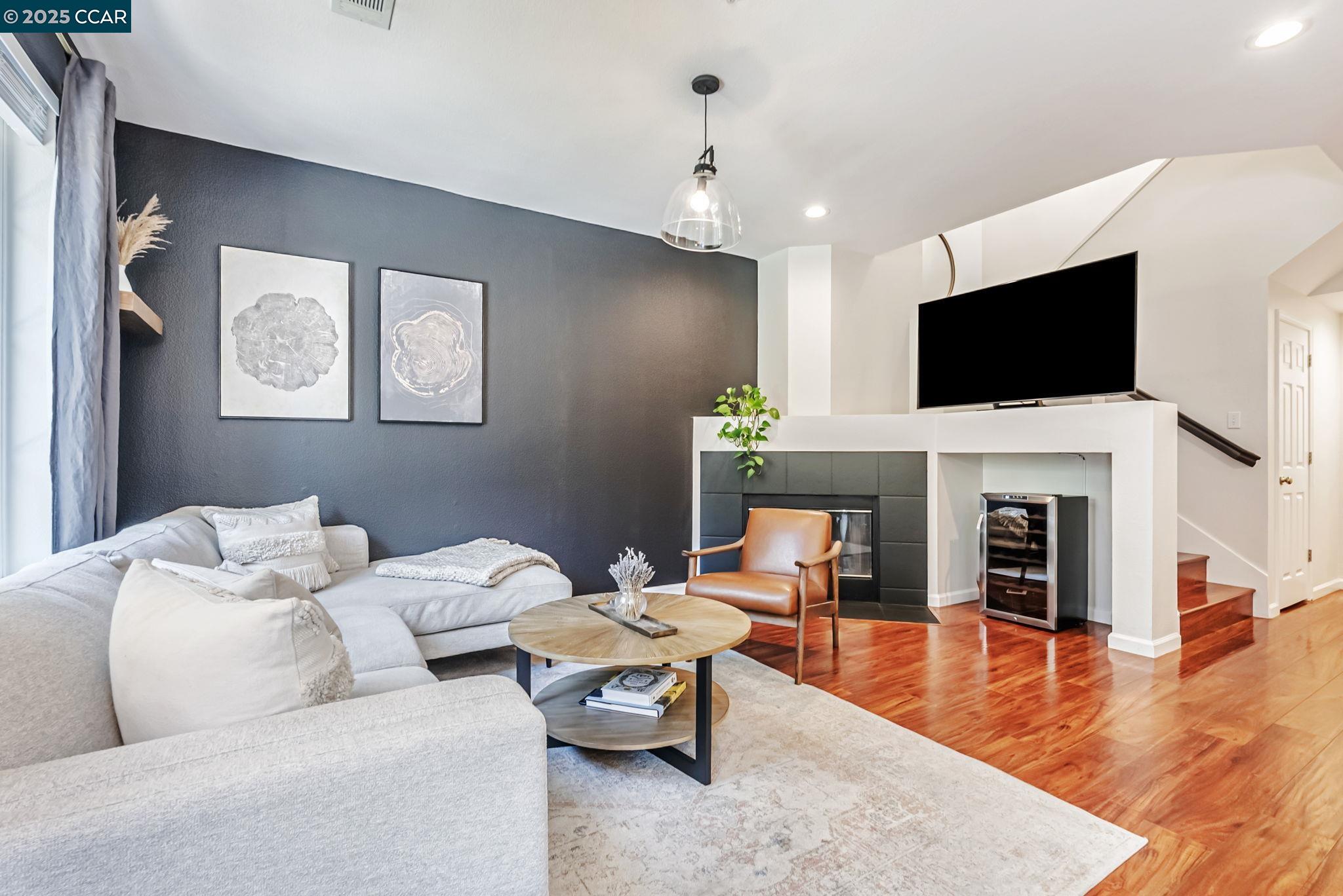 Detail Gallery Image 9 of 34 For 10630 Roys Hill Ln, Dublin,  CA 94568 - 3 Beds | 2/1 Baths