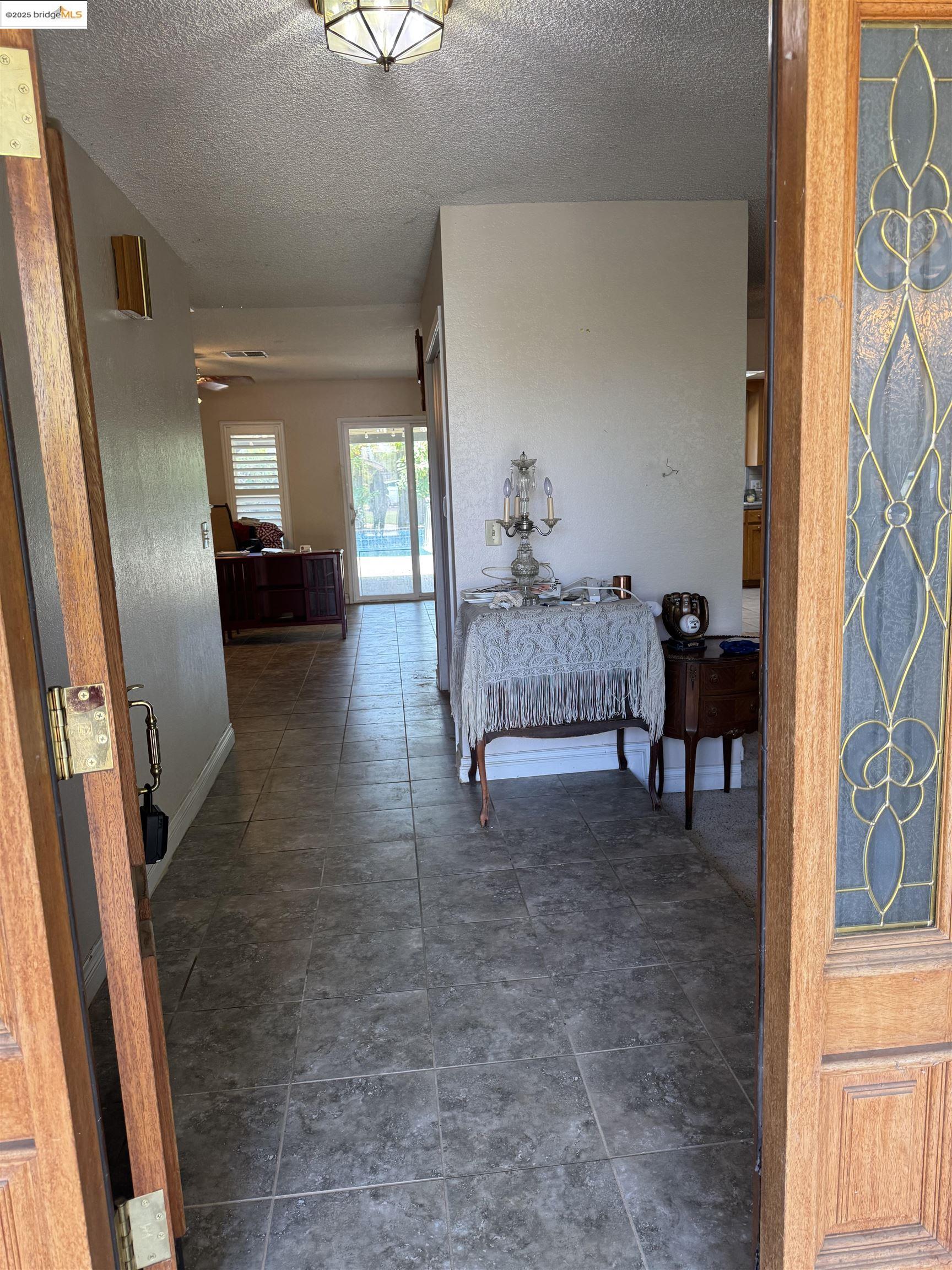 Detail Gallery Image 6 of 15 For 3045 W Victor Ave., Visalia,  CA 93277 - 3 Beds | 3 Baths