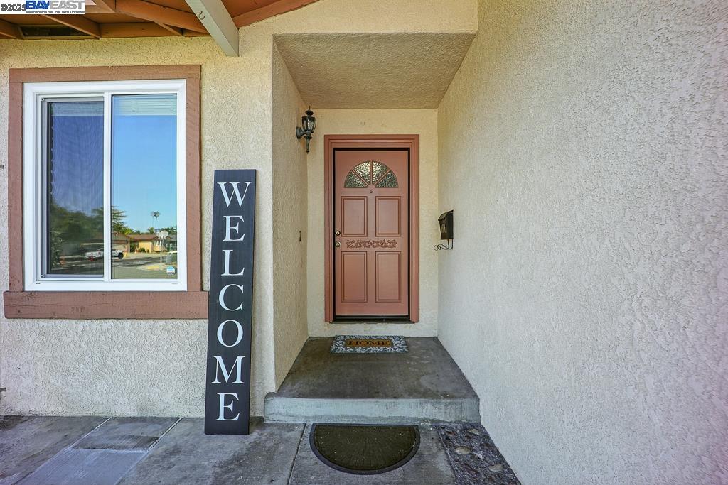 Detail Gallery Image 2 of 60 For 2702 Chinook Ct, Union City,  CA 94587 - 4 Beds | 2 Baths