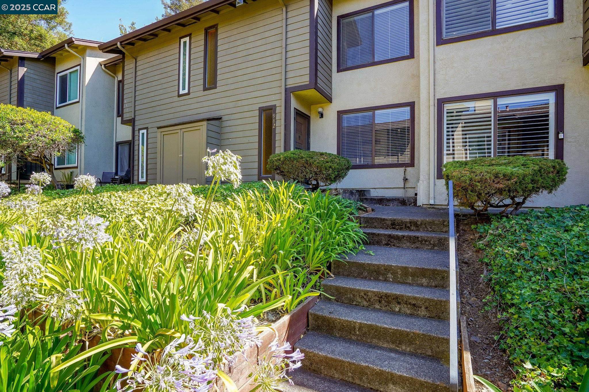 Detail Gallery Image 1 of 30 For 982 Juniper Ct, Crockett,  CA 94525 - 2 Beds | 1/1 Baths