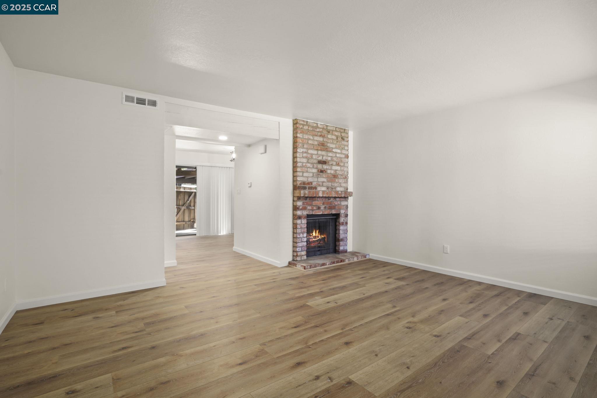 Detail Gallery Image 3 of 30 For 982 Juniper Ct, Crockett,  CA 94525 - 2 Beds | 1/1 Baths