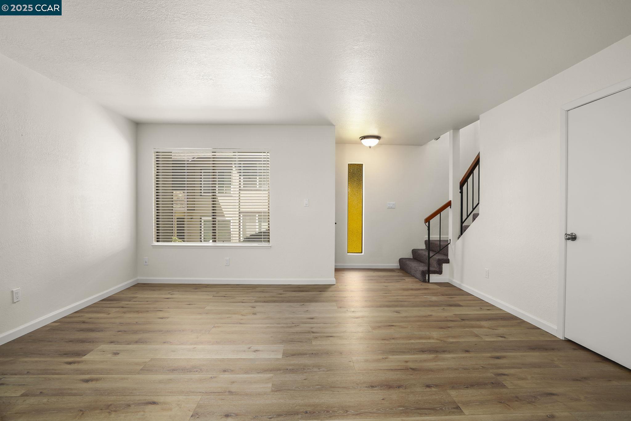 Detail Gallery Image 4 of 30 For 982 Juniper Ct, Crockett,  CA 94525 - 2 Beds | 1/1 Baths