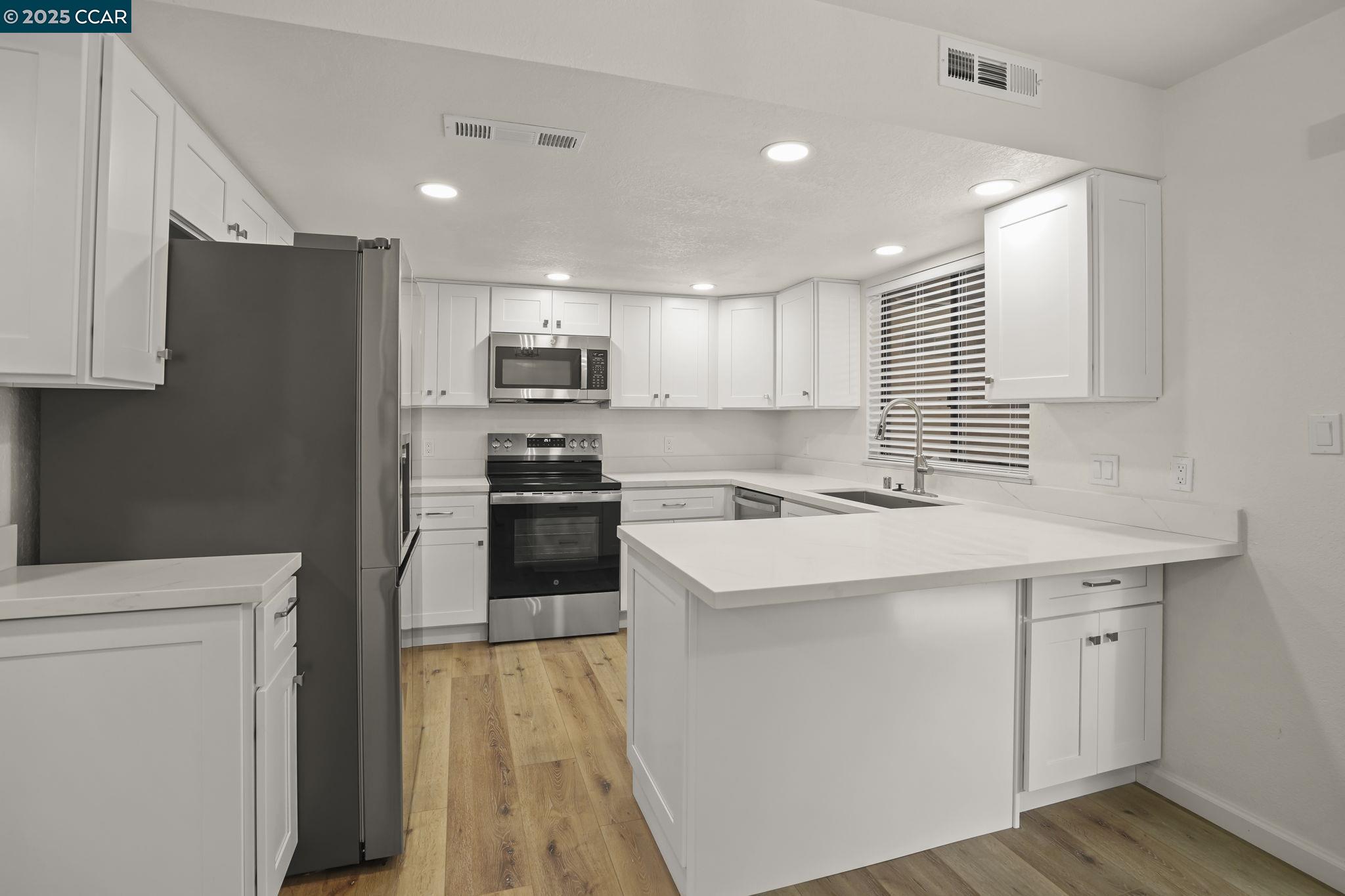 Detail Gallery Image 7 of 30 For 982 Juniper Ct, Crockett,  CA 94525 - 2 Beds | 1/1 Baths