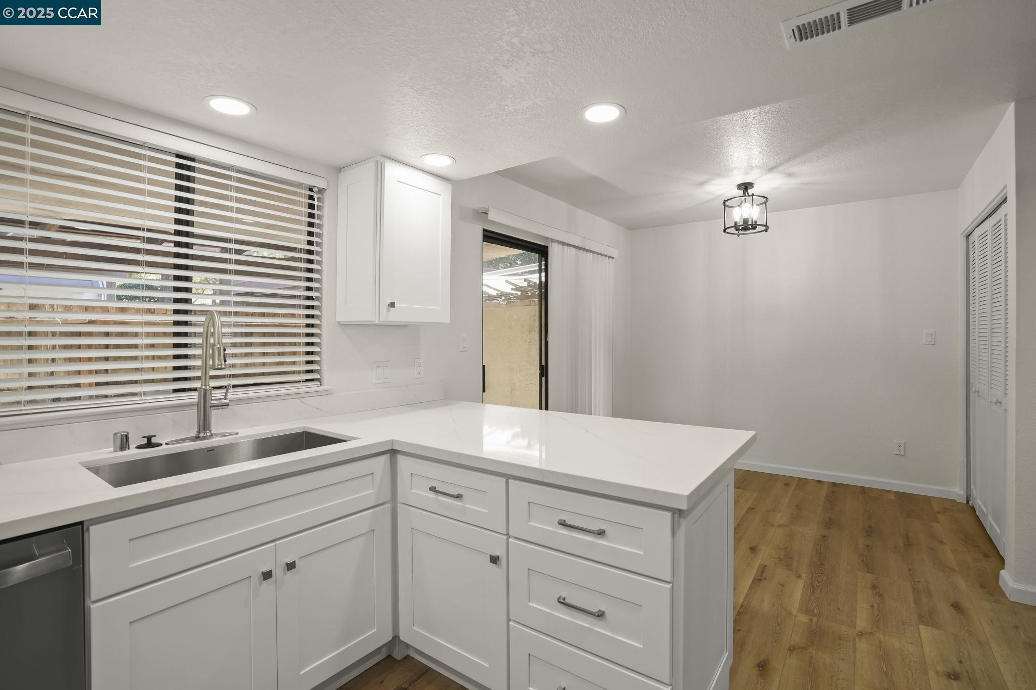 Detail Gallery Image 8 of 30 For 982 Juniper Ct, Crockett,  CA 94525 - 2 Beds | 1/1 Baths