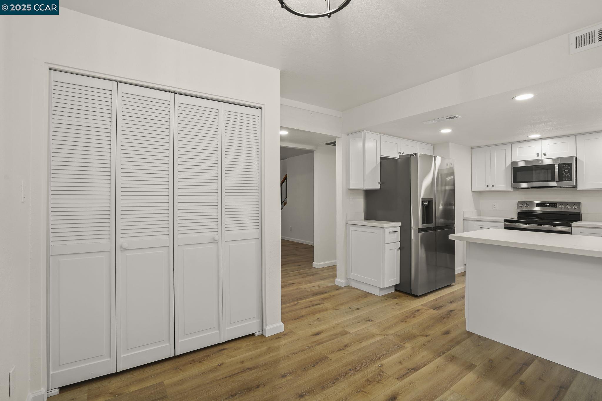 Detail Gallery Image 9 of 30 For 982 Juniper Ct, Crockett,  CA 94525 - 2 Beds | 1/1 Baths