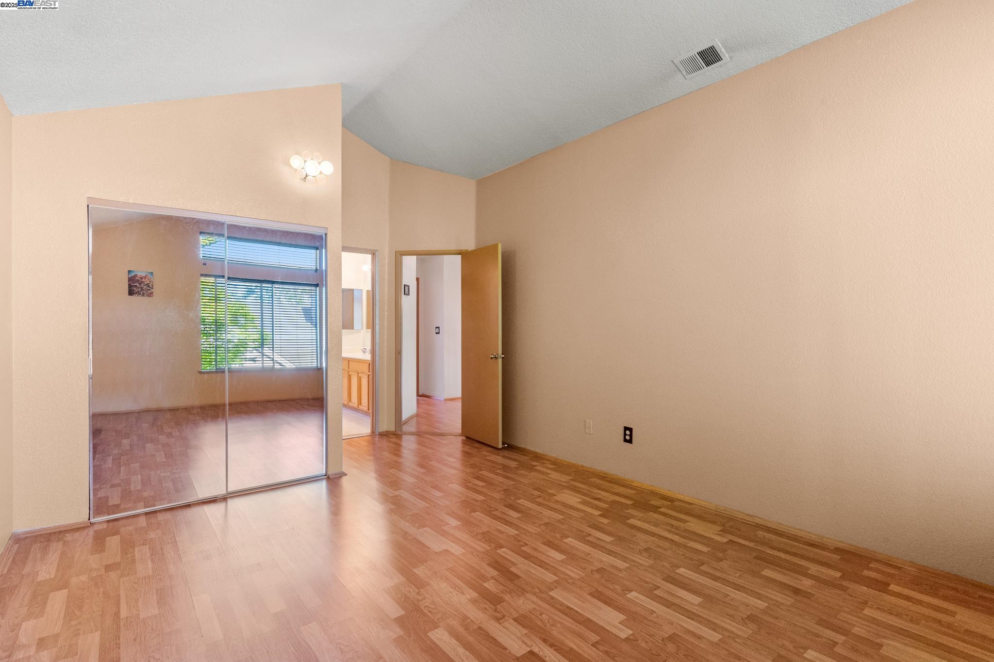 Detail Gallery Image 21 of 39 For 35 Leonard Ct, Alameda,  CA 94502 - 2 Beds | 2/1 Baths