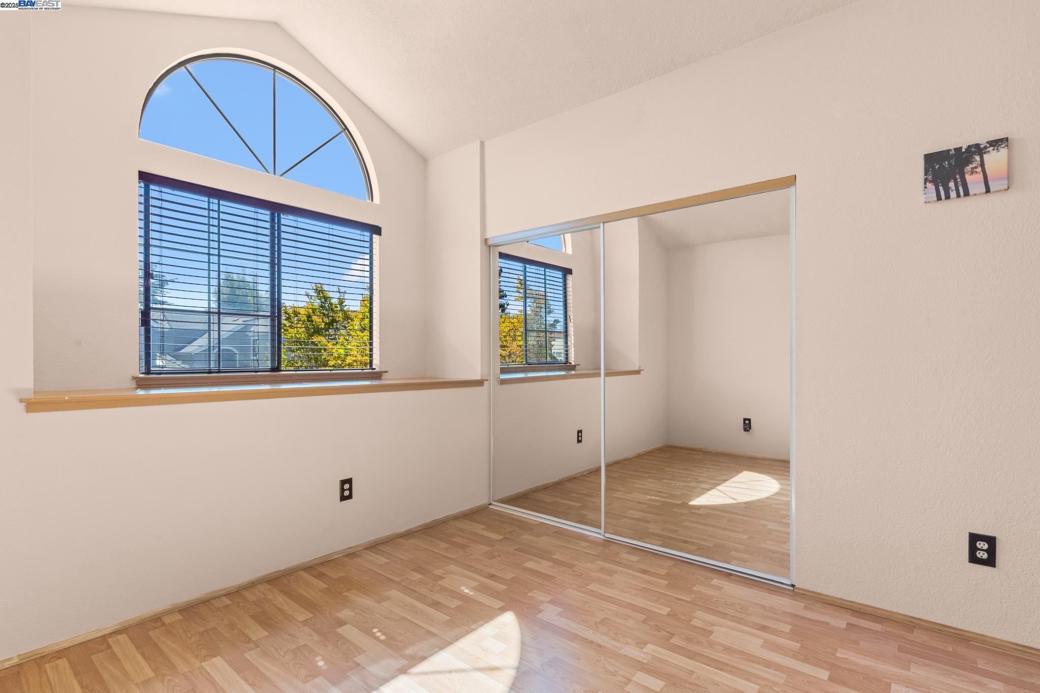 Detail Gallery Image 27 of 39 For 35 Leonard Ct, Alameda,  CA 94502 - 2 Beds | 2/1 Baths