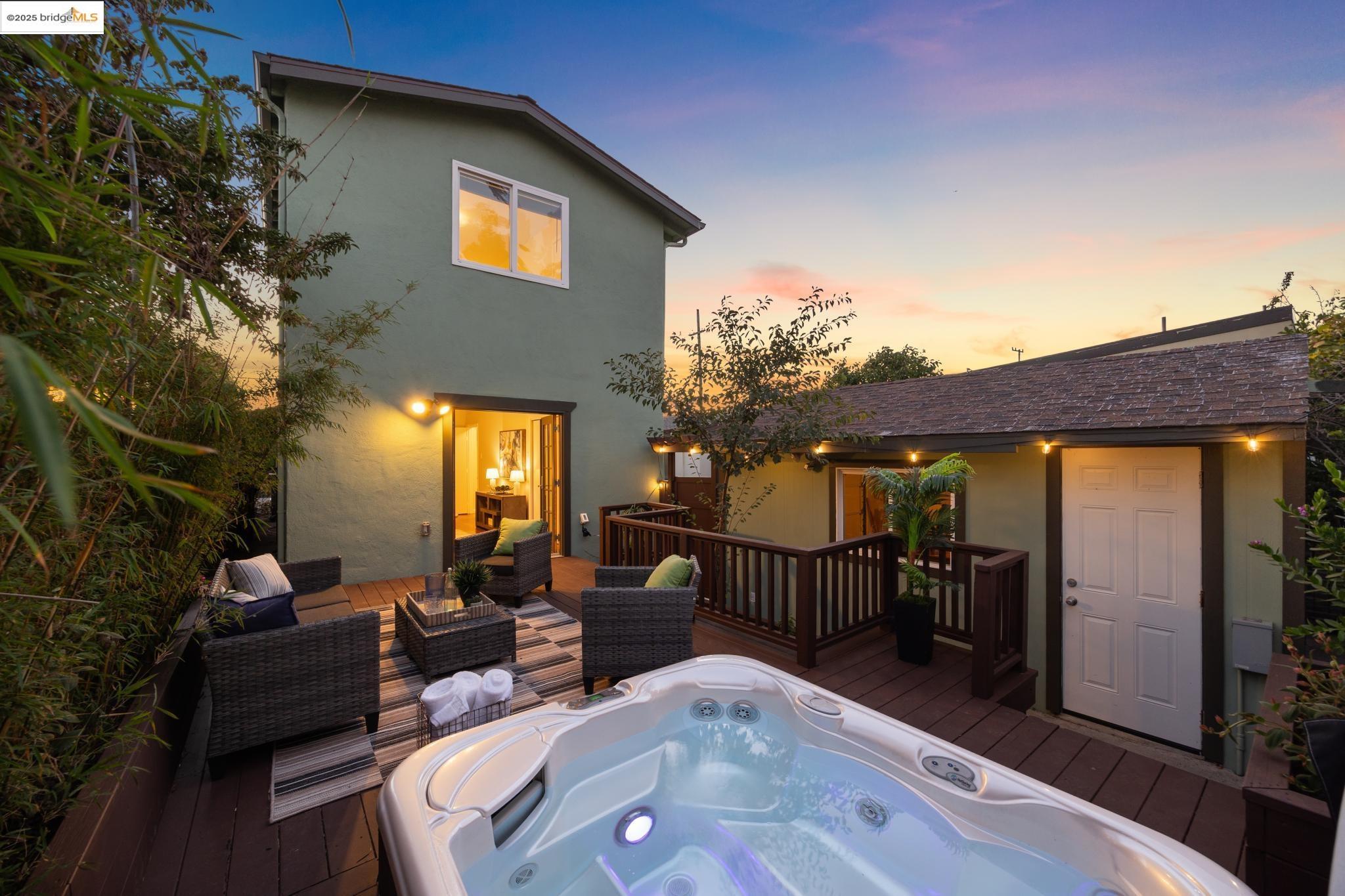 Detail Gallery Image 3 of 54 For 2961 California St, Berkeley,  CA 94703 - 4 Beds | 3 Baths