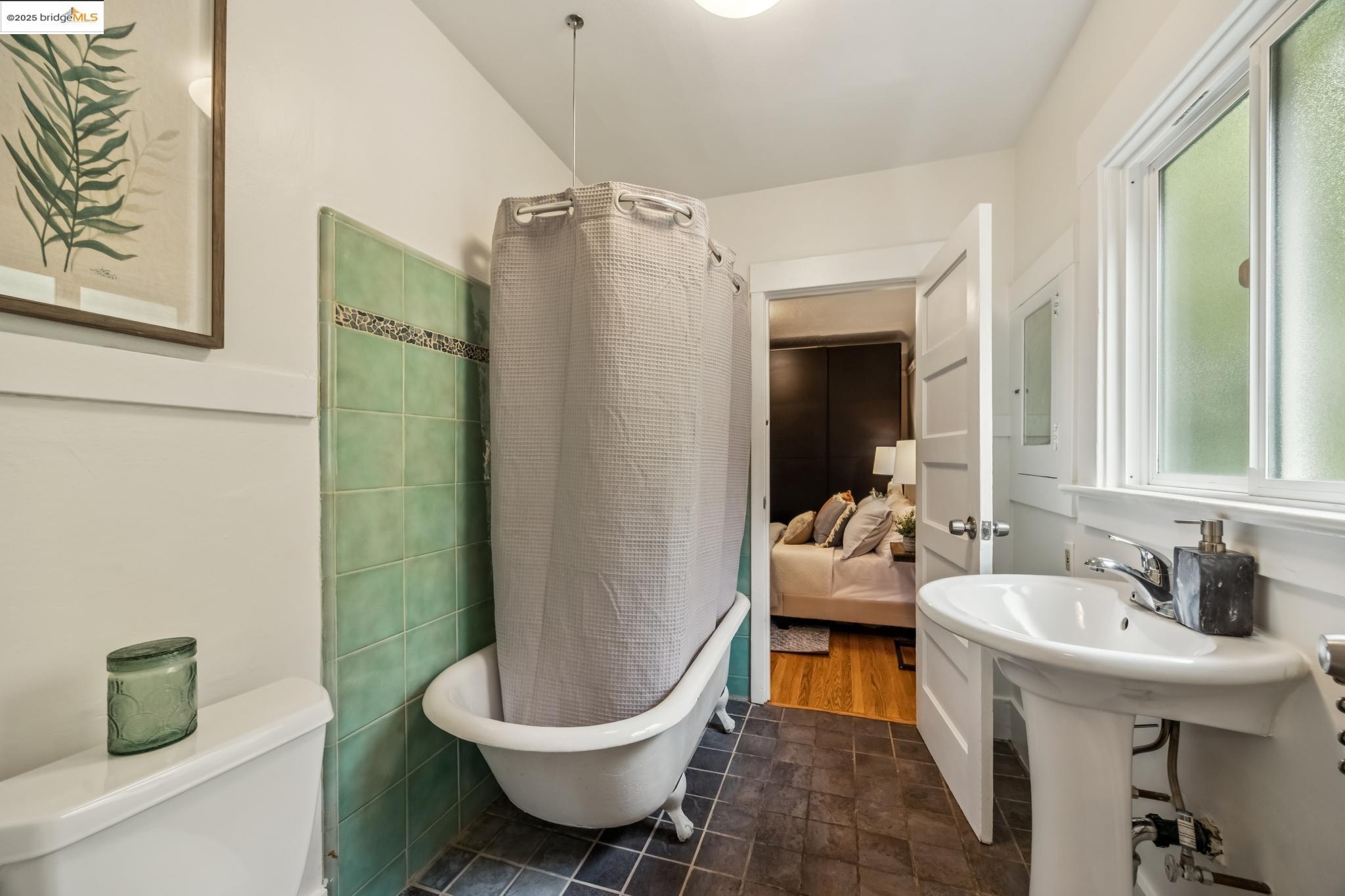 Detail Gallery Image 22 of 54 For 2961 California St, Berkeley,  CA 94703 - 4 Beds | 3 Baths