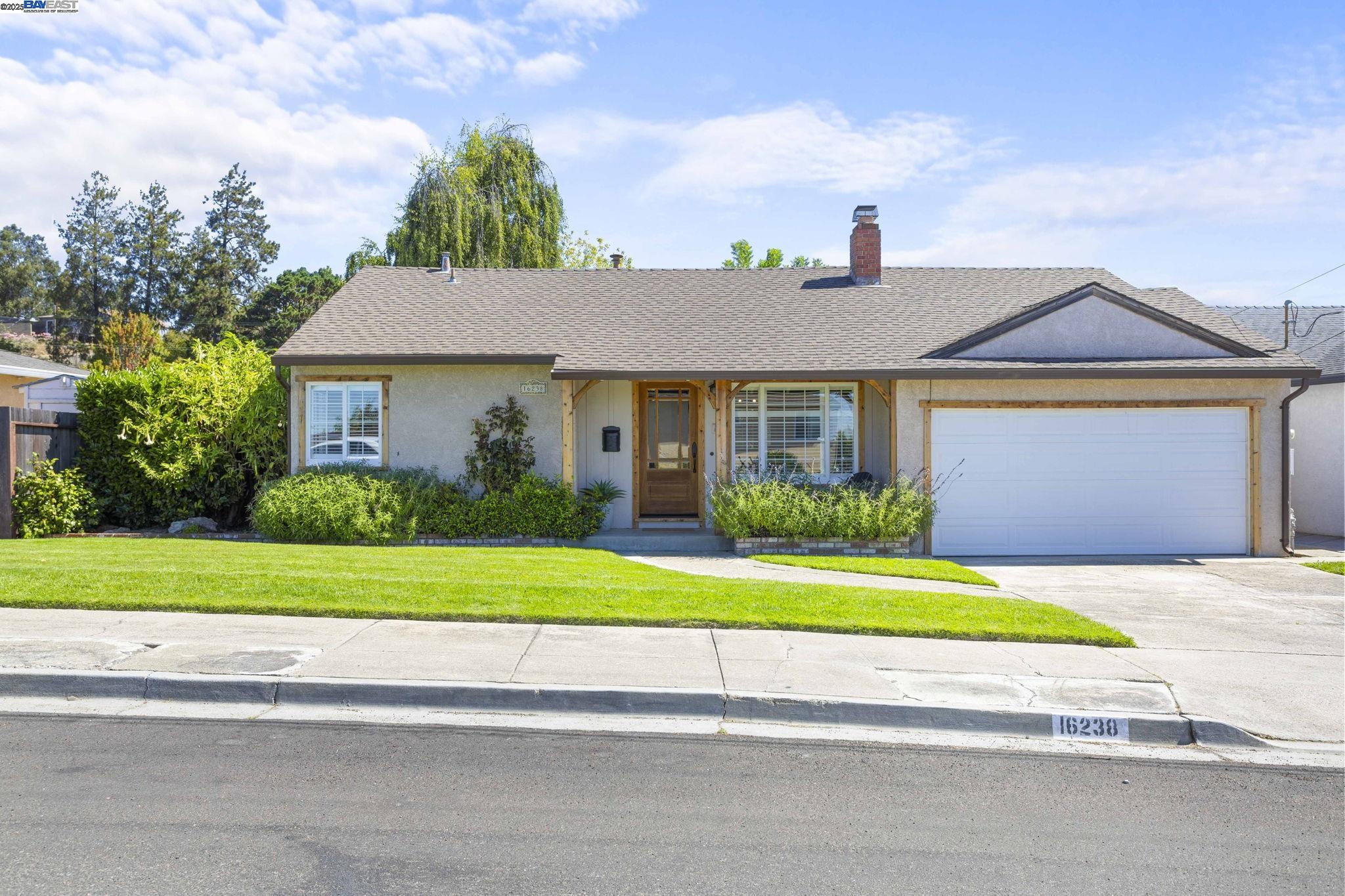 Detail Gallery Image 1 of 1 For 16238 Lyle St, Castro Valley,  CA 94578 - 3 Beds | 2 Baths