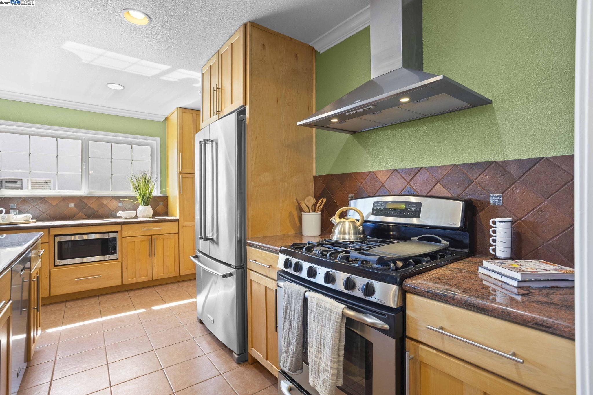 Detail Gallery Image 14 of 48 For 16238 Lyle St, Castro Valley,  CA 94578 - 3 Beds | 2 Baths