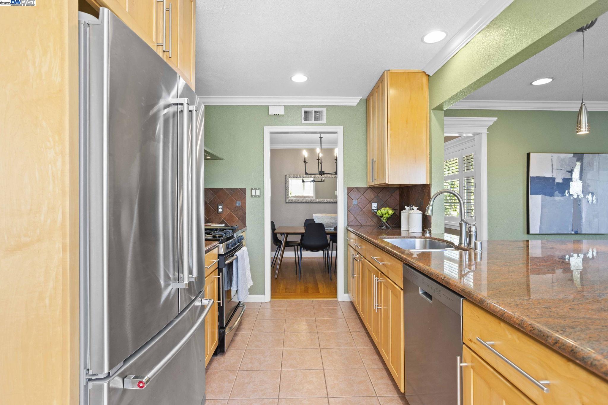 Detail Gallery Image 16 of 48 For 16238 Lyle St, Castro Valley,  CA 94578 - 3 Beds | 2 Baths