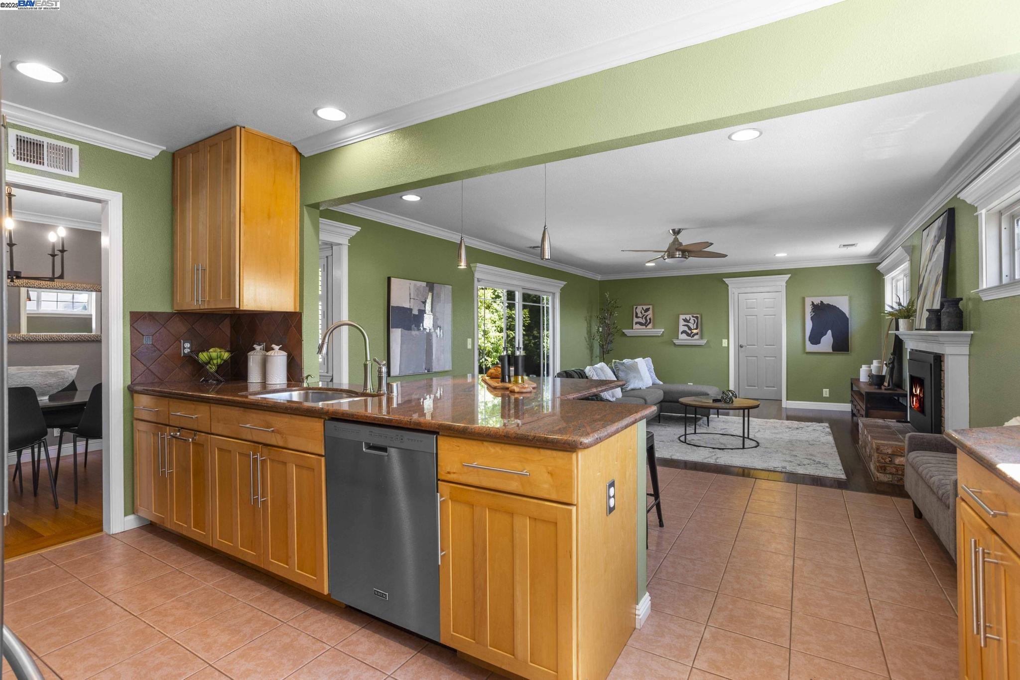 Detail Gallery Image 17 of 48 For 16238 Lyle St, Castro Valley,  CA 94578 - 3 Beds | 2 Baths