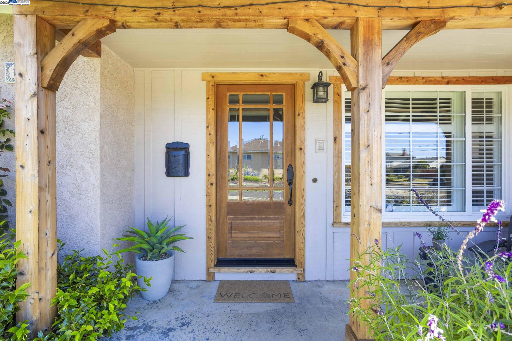 Detail Gallery Image 3 of 48 For 16238 Lyle St, Castro Valley,  CA 94578 - 3 Beds | 2 Baths