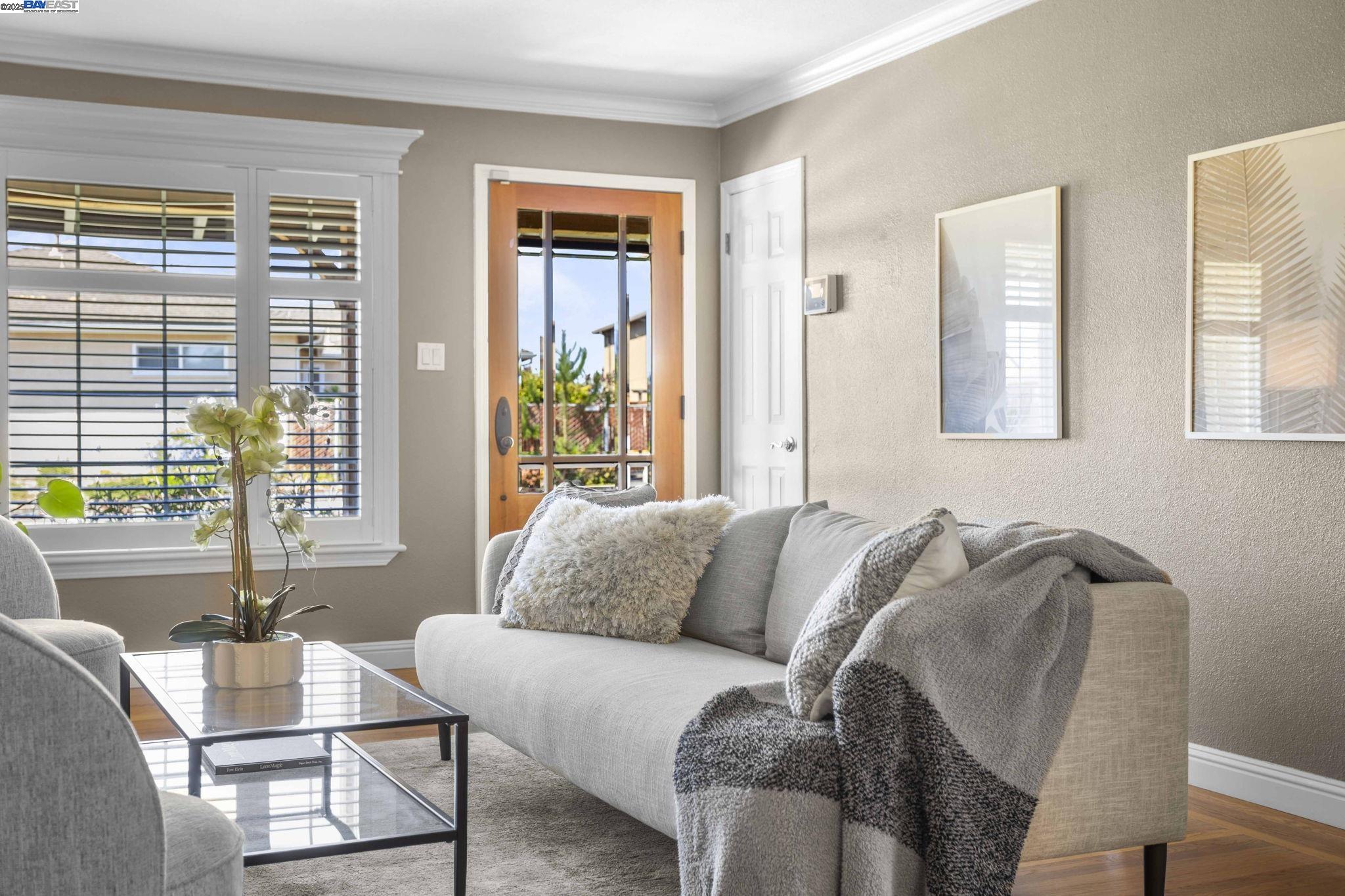 Detail Gallery Image 4 of 48 For 16238 Lyle St, Castro Valley,  CA 94578 - 3 Beds | 2 Baths