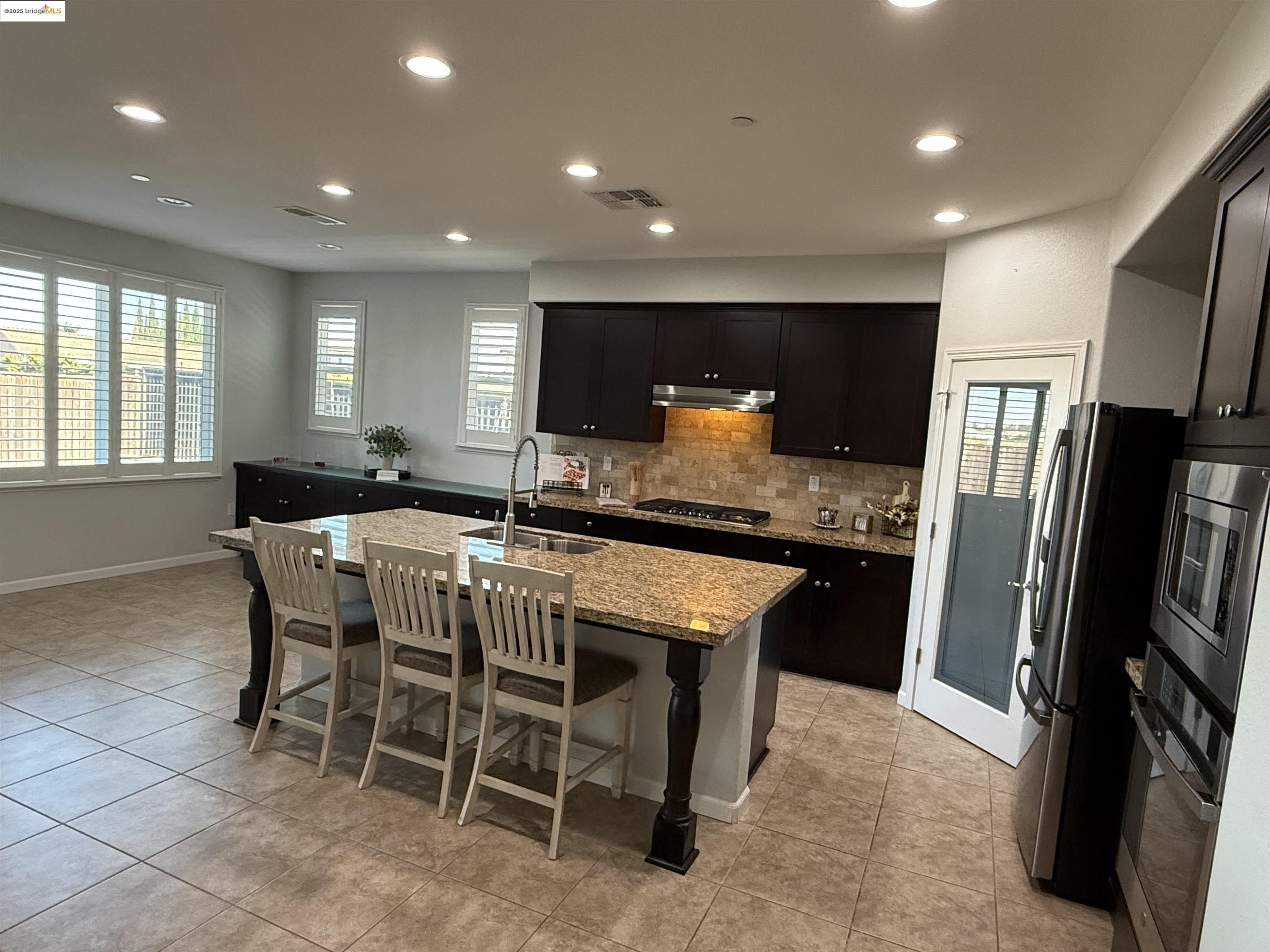 Detail Gallery Image 2 of 10 For 31 Rustic Ct, Oakley,  CA 94561 - 4 Beds | 3 Baths