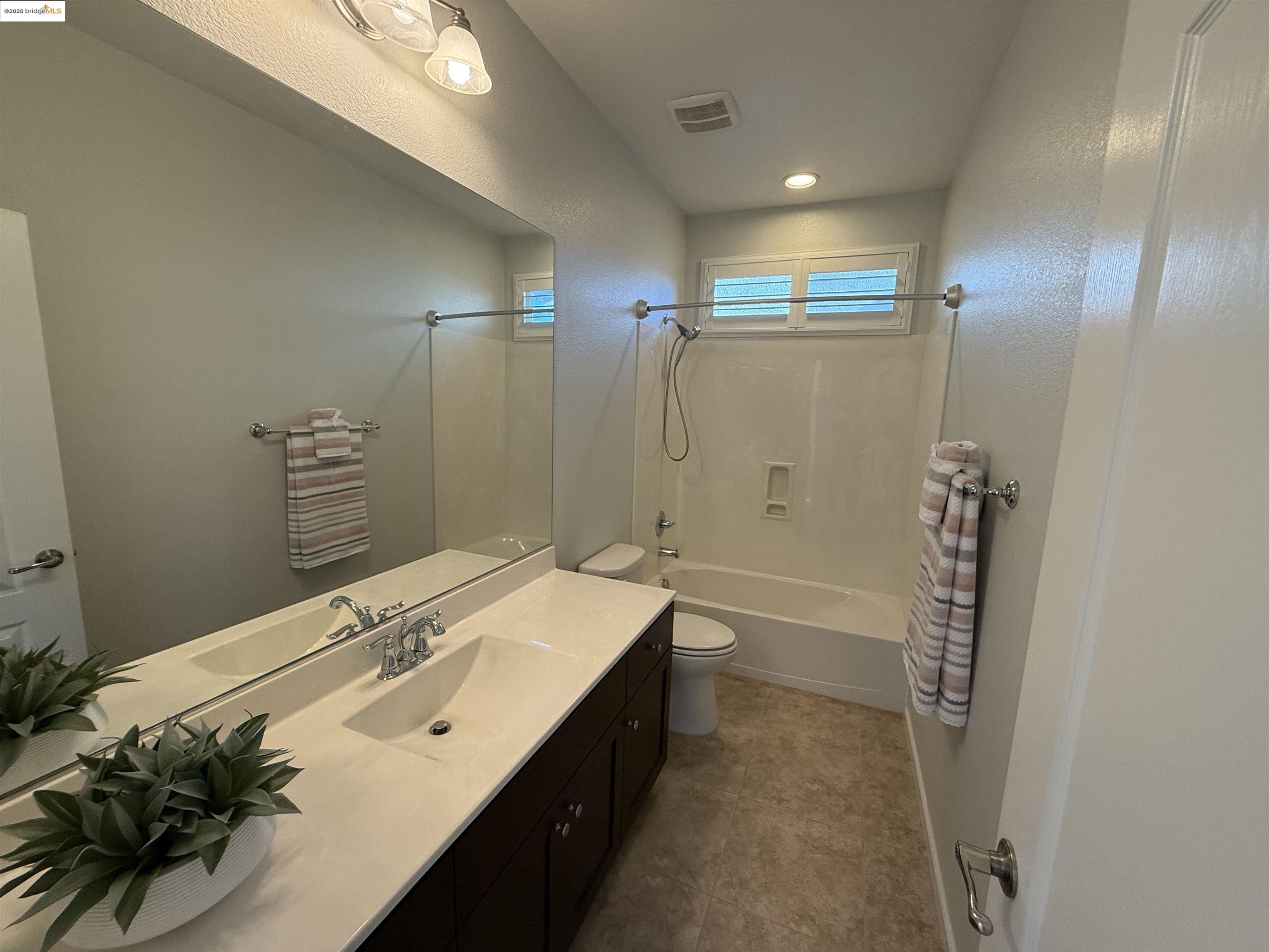 Detail Gallery Image 7 of 10 For 31 Rustic Ct, Oakley,  CA 94561 - 4 Beds | 3 Baths