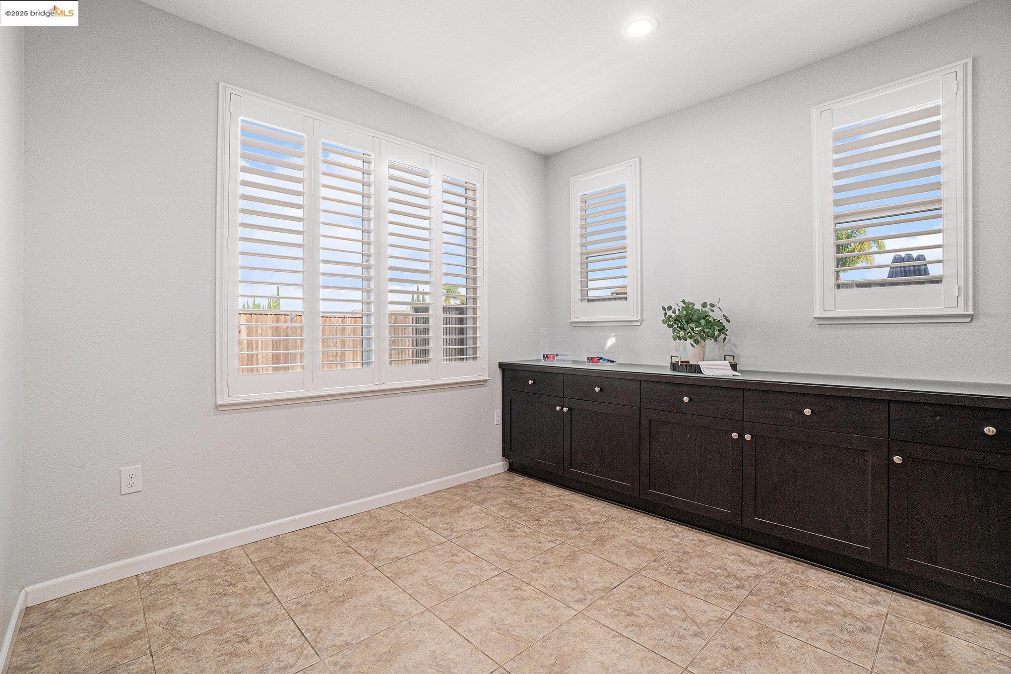 Detail Gallery Image 8 of 52 For 31 Rustic Ct, Oakley,  CA 94561 - 4 Beds | 3 Baths