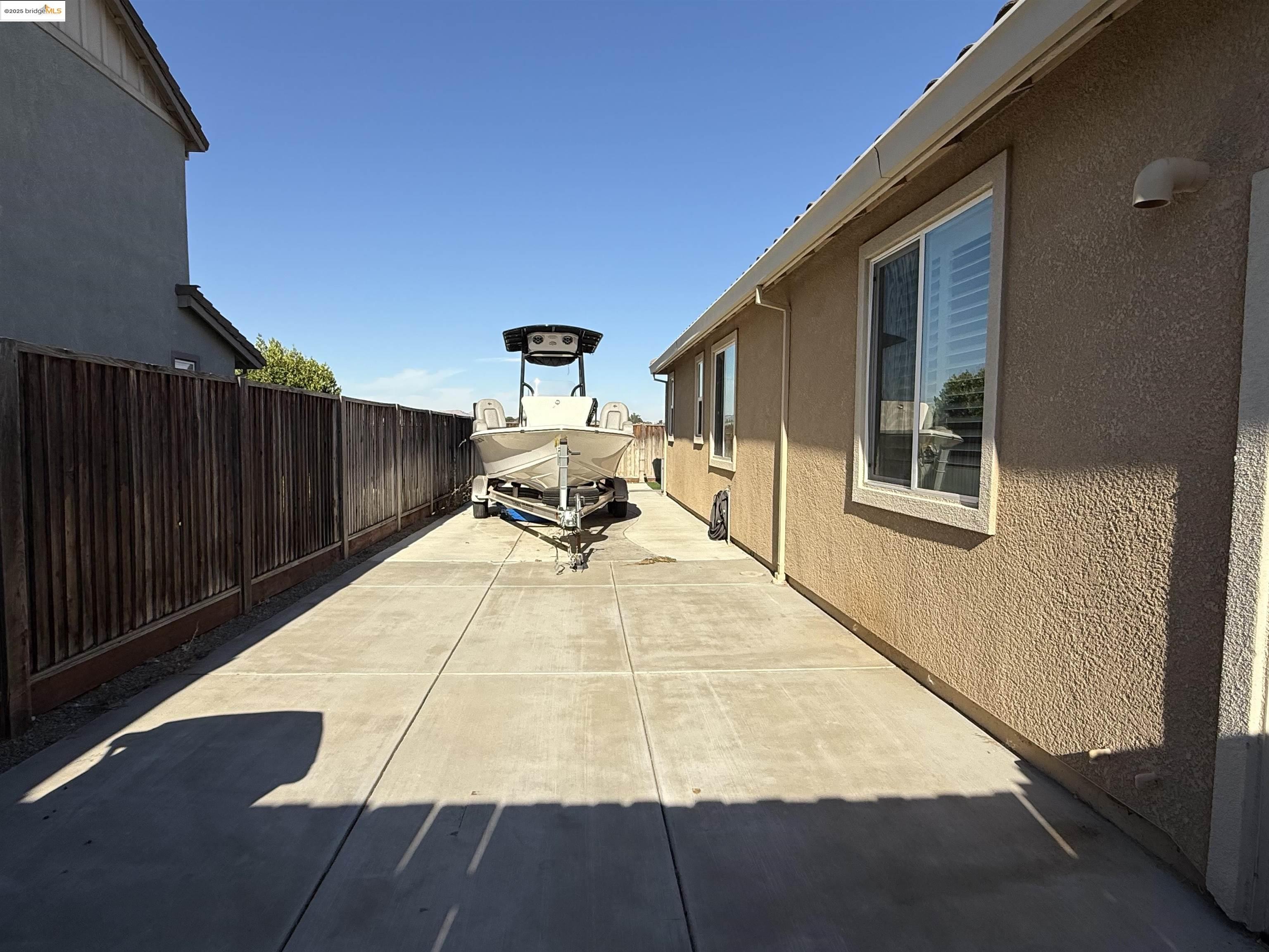 Detail Gallery Image 9 of 10 For 31 Rustic Ct, Oakley,  CA 94561 - 4 Beds | 3 Baths