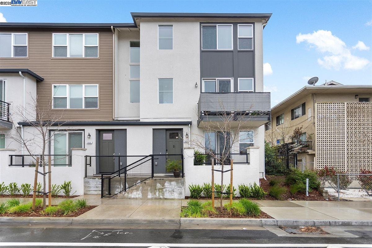 Detail Gallery Image 2 of 36 For 403 Industrial Parkway, Hayward,  CA 94544 - 4 Beds | 3/1 Baths