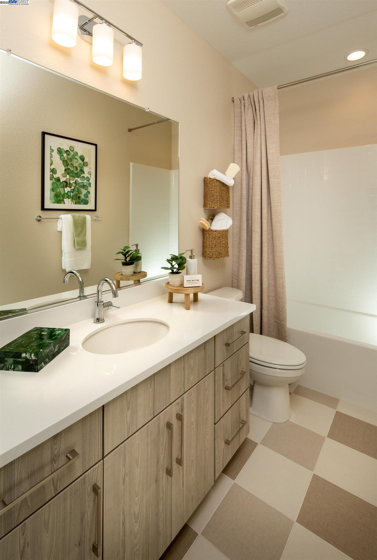 Detail Gallery Image 9 of 12 For 6328 Dandelion Street #70,  Dublin,  CA 94568 - 4 Beds | 3/1 Baths