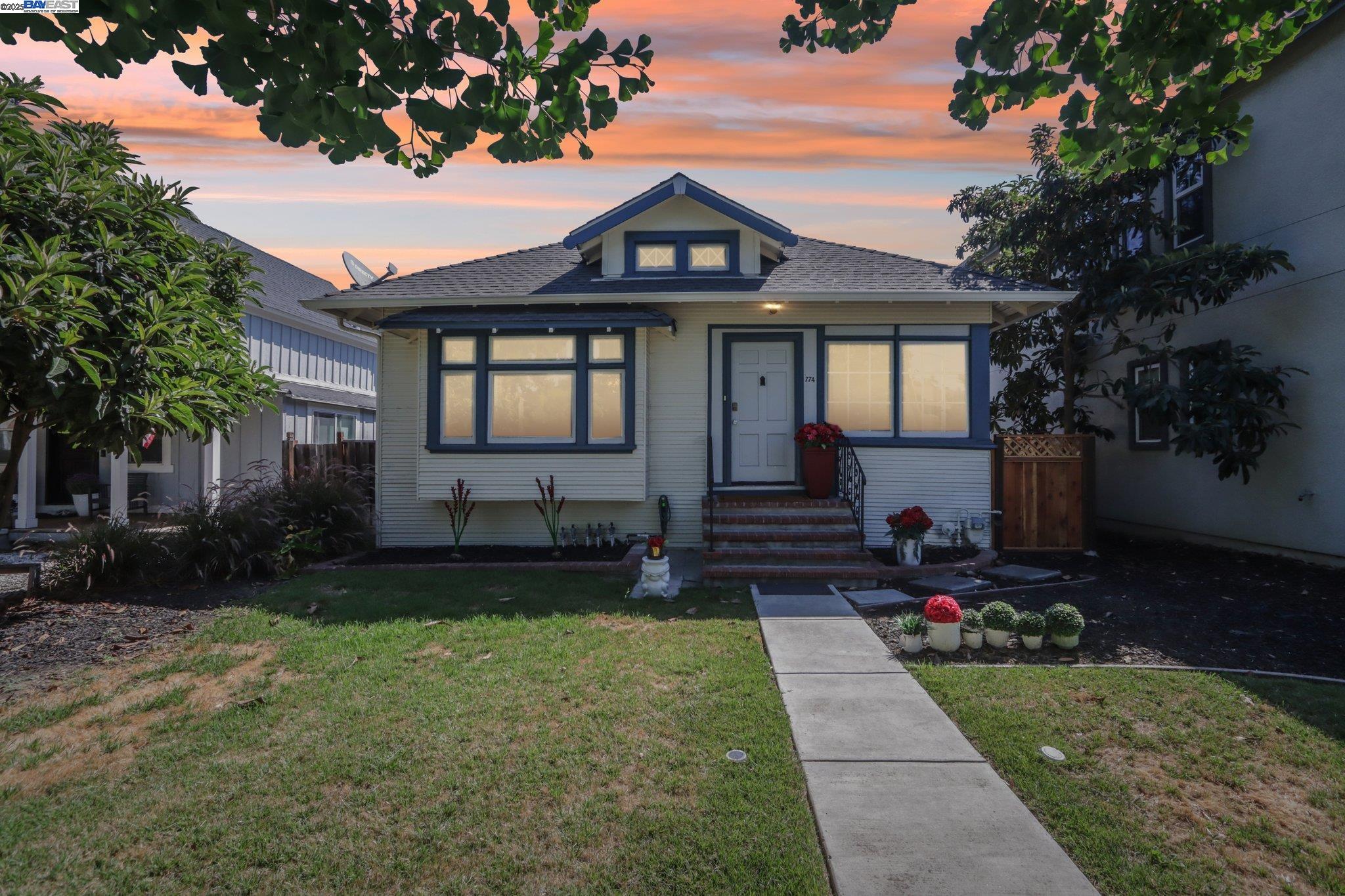 Detail Gallery Image 2 of 34 For 774 S 12th St, San Jose,  CA 95112 - 3 Beds | 2 Baths