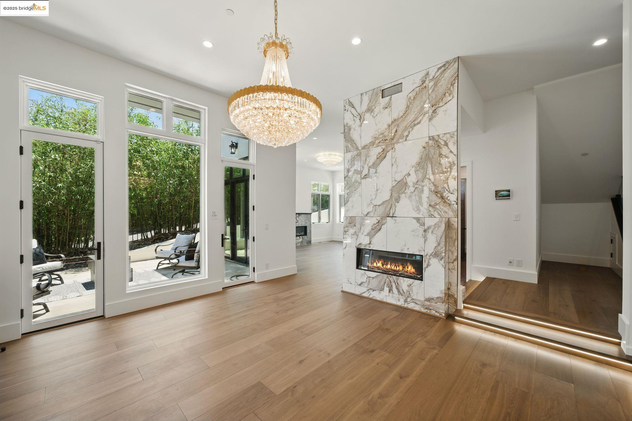 Detail Gallery Image 11 of 57 For 13462 Campus Drive, Oakland,  CA 94619 - 5 Beds | 5/2 Baths