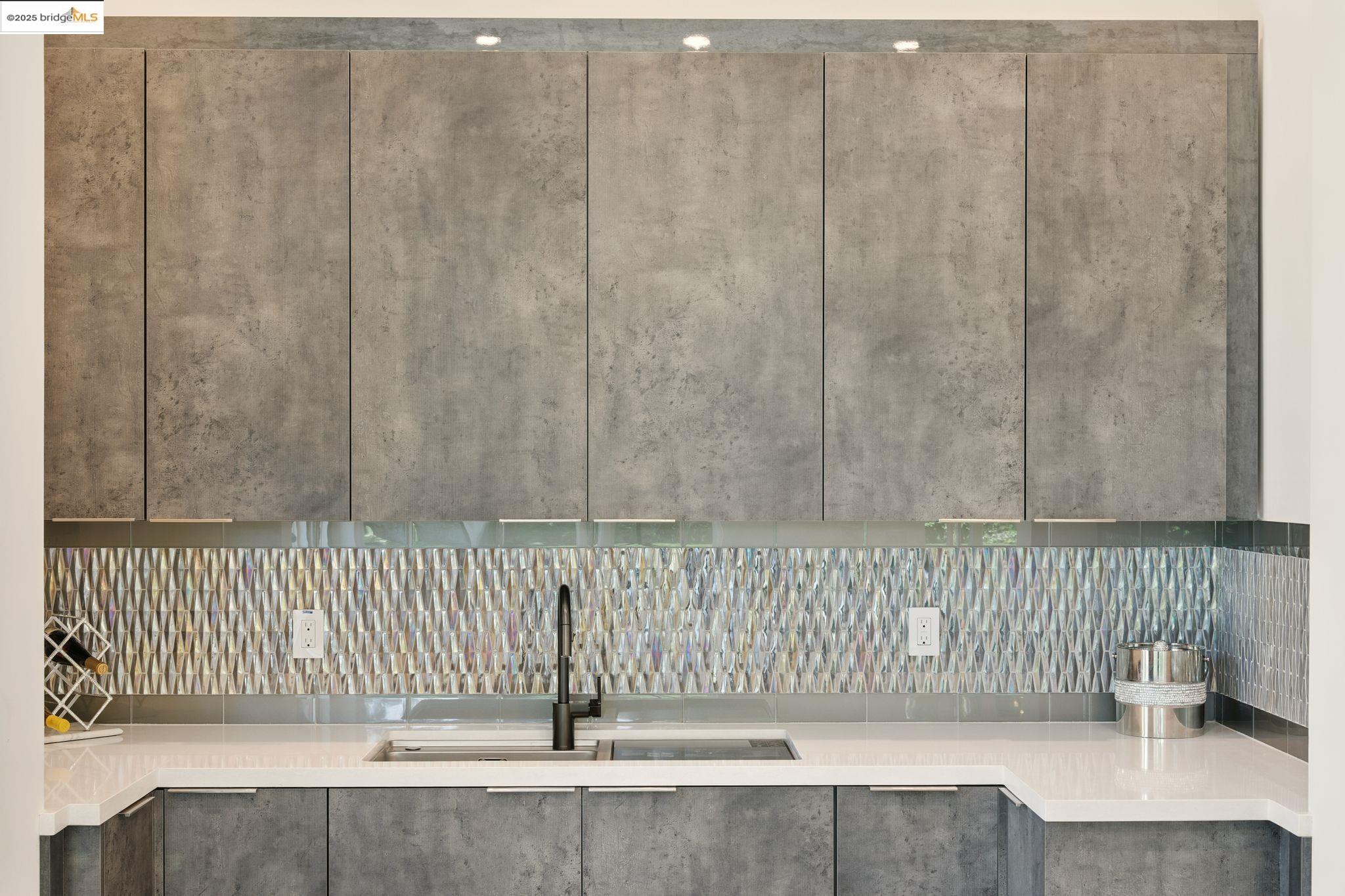 Detail Gallery Image 21 of 57 For 13462 Campus Drive, Oakland,  CA 94619 - 5 Beds | 5/2 Baths