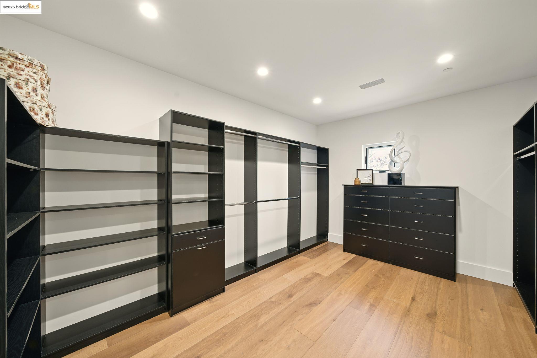 Detail Gallery Image 33 of 57 For 13462 Campus Drive, Oakland,  CA 94619 - 5 Beds | 5/2 Baths