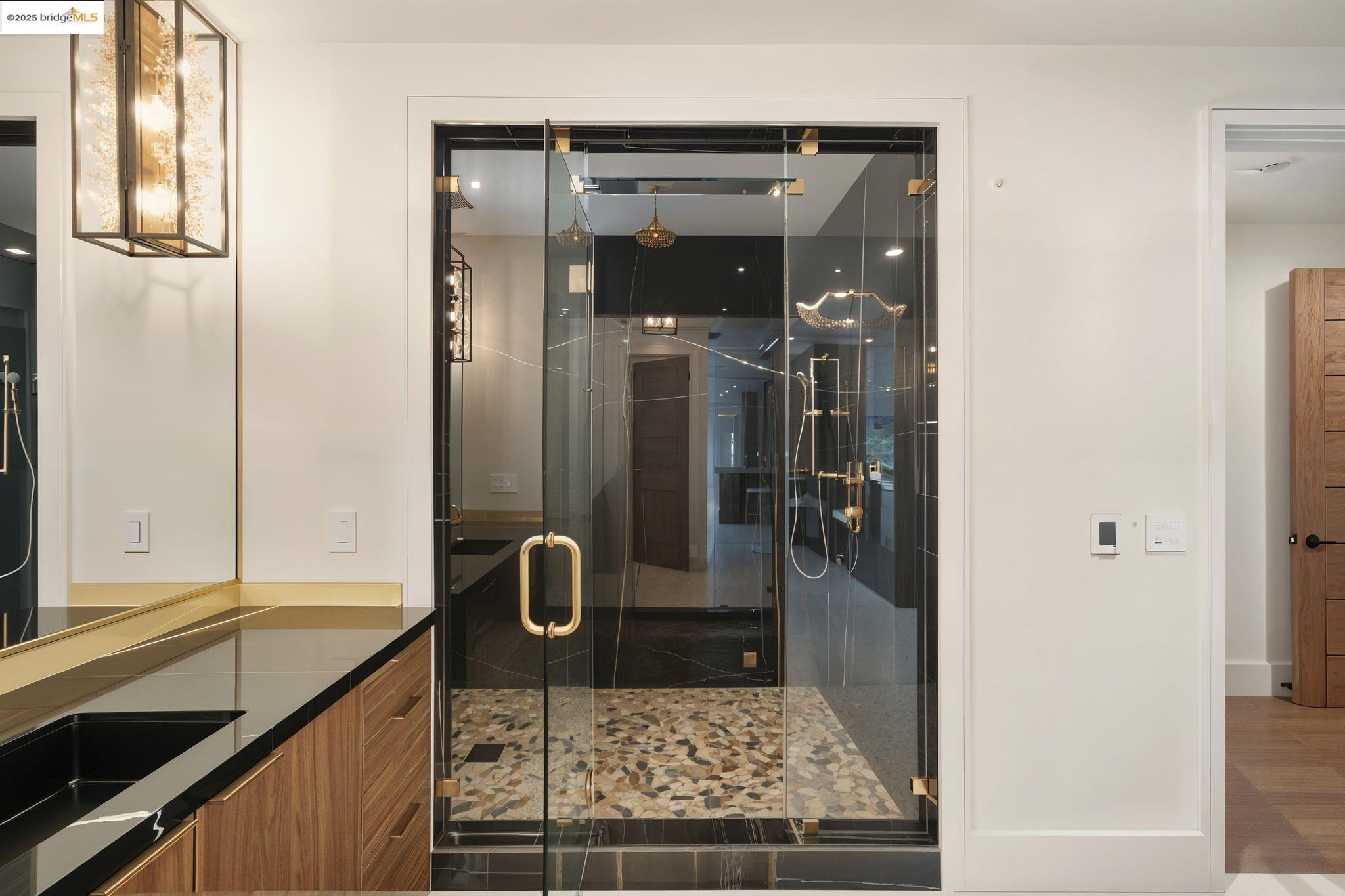 Detail Gallery Image 37 of 57 For 13462 Campus Drive, Oakland,  CA 94619 - 5 Beds | 5/2 Baths