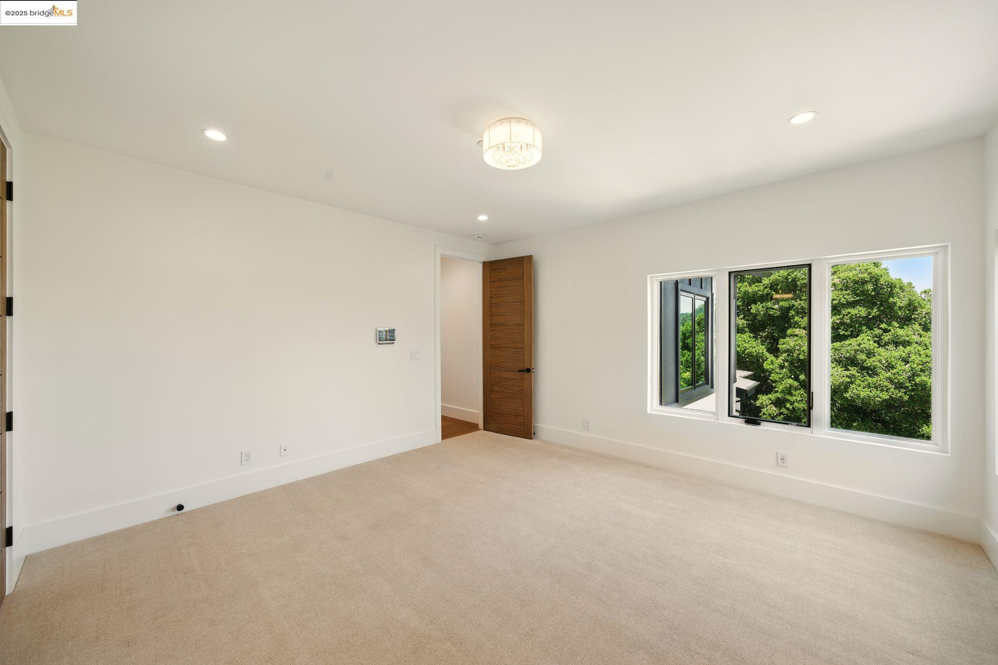 Detail Gallery Image 43 of 57 For 13462 Campus Drive, Oakland,  CA 94619 - 5 Beds | 5/2 Baths