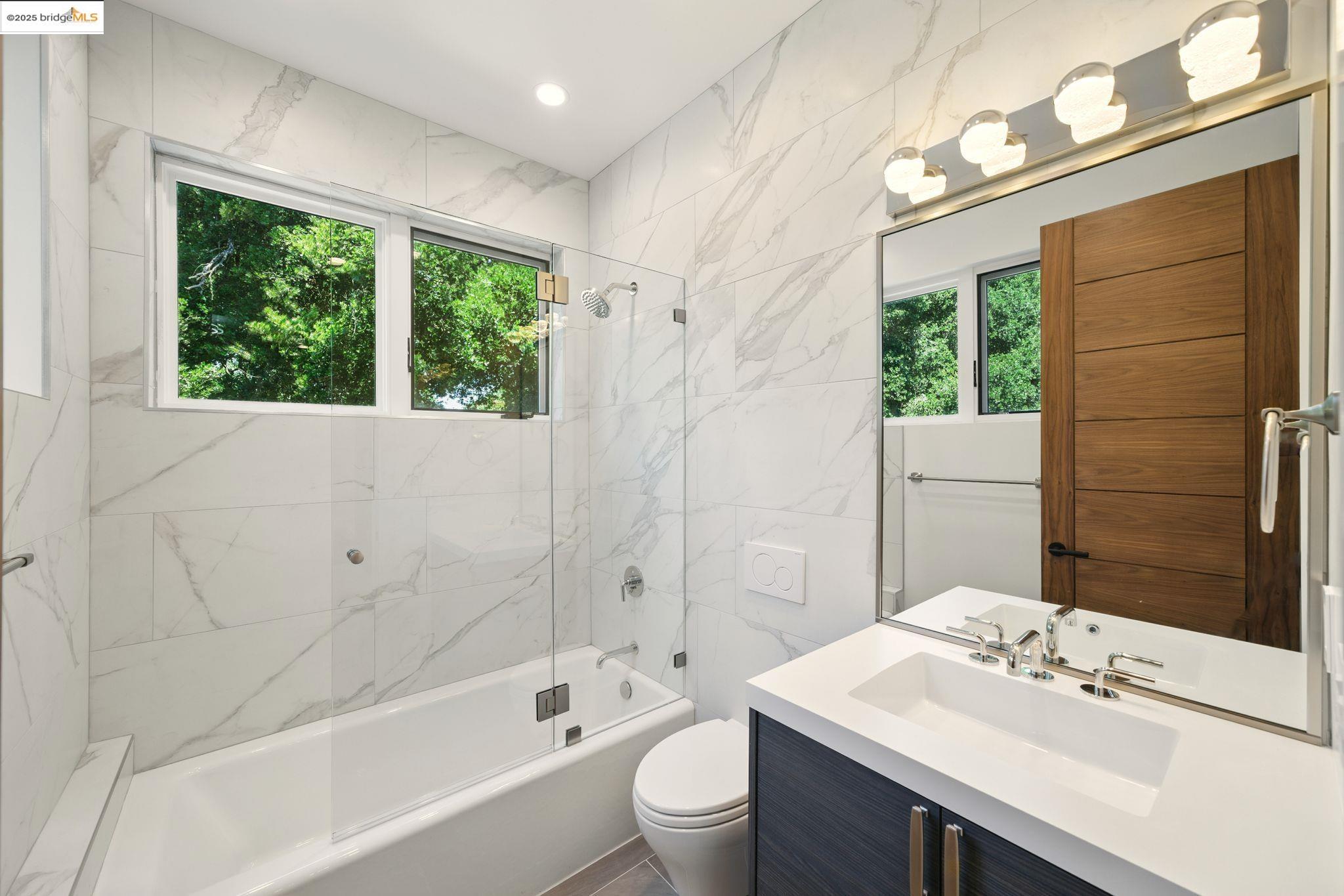 Detail Gallery Image 51 of 57 For 13462 Campus Drive, Oakland,  CA 94619 - 5 Beds | 5/2 Baths