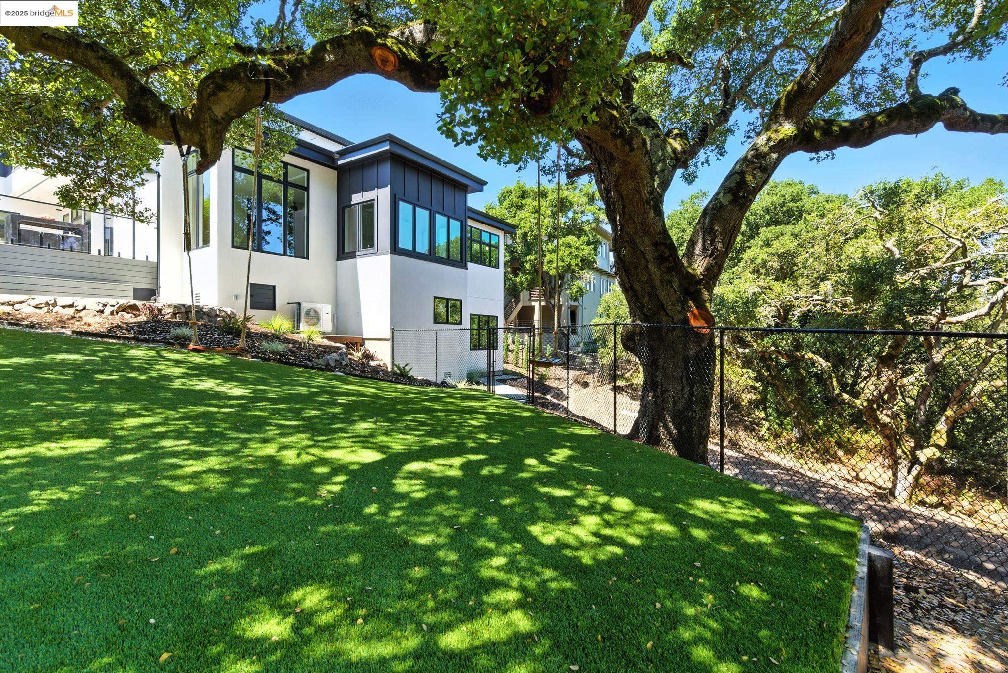 Detail Gallery Image 56 of 57 For 13462 Campus Drive, Oakland,  CA 94619 - 5 Beds | 5/2 Baths