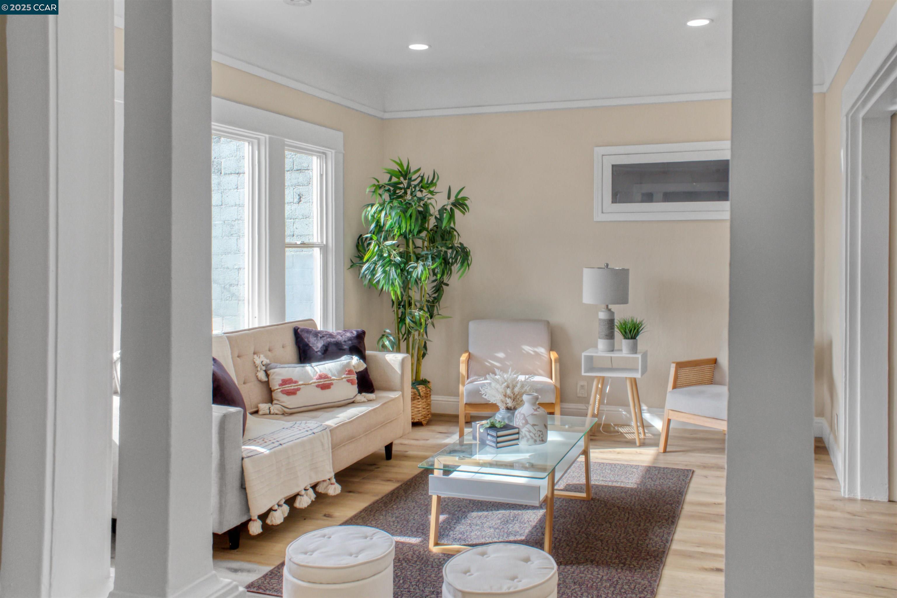 Detail Gallery Image 2 of 16 For 240 5th St, Richmond,  CA 94801 - 4 Beds | 1/1 Baths