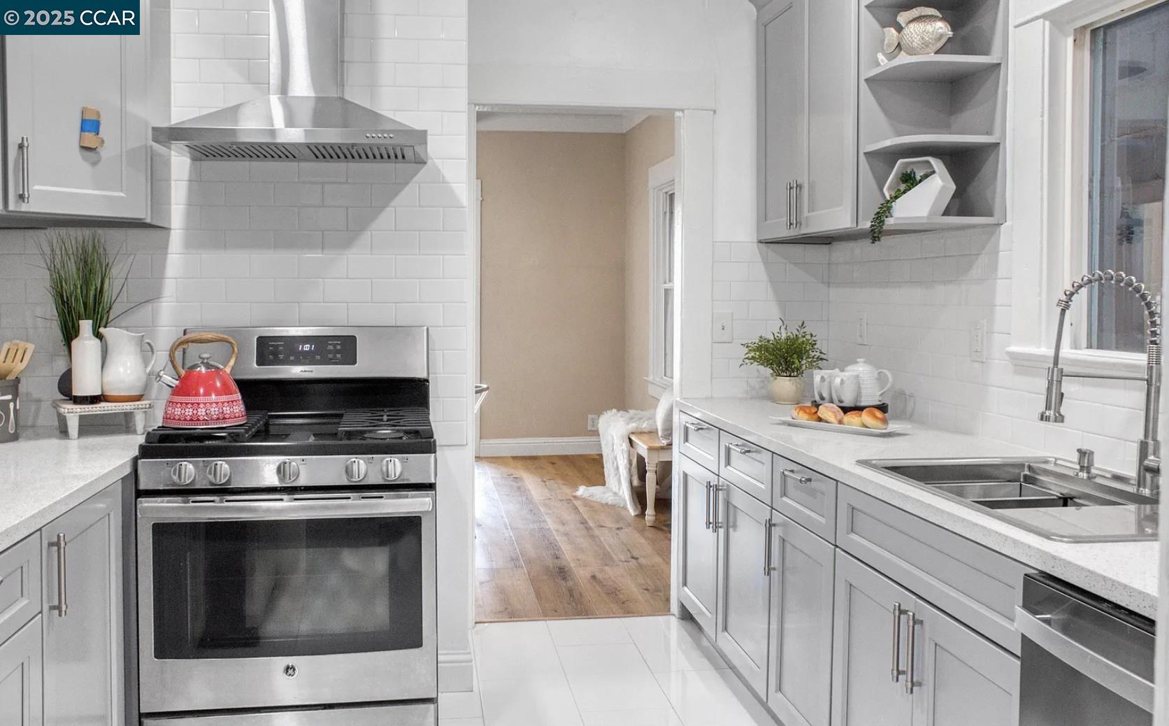 Detail Gallery Image 6 of 16 For 240 5th St, Richmond,  CA 94801 - 4 Beds | 1/1 Baths