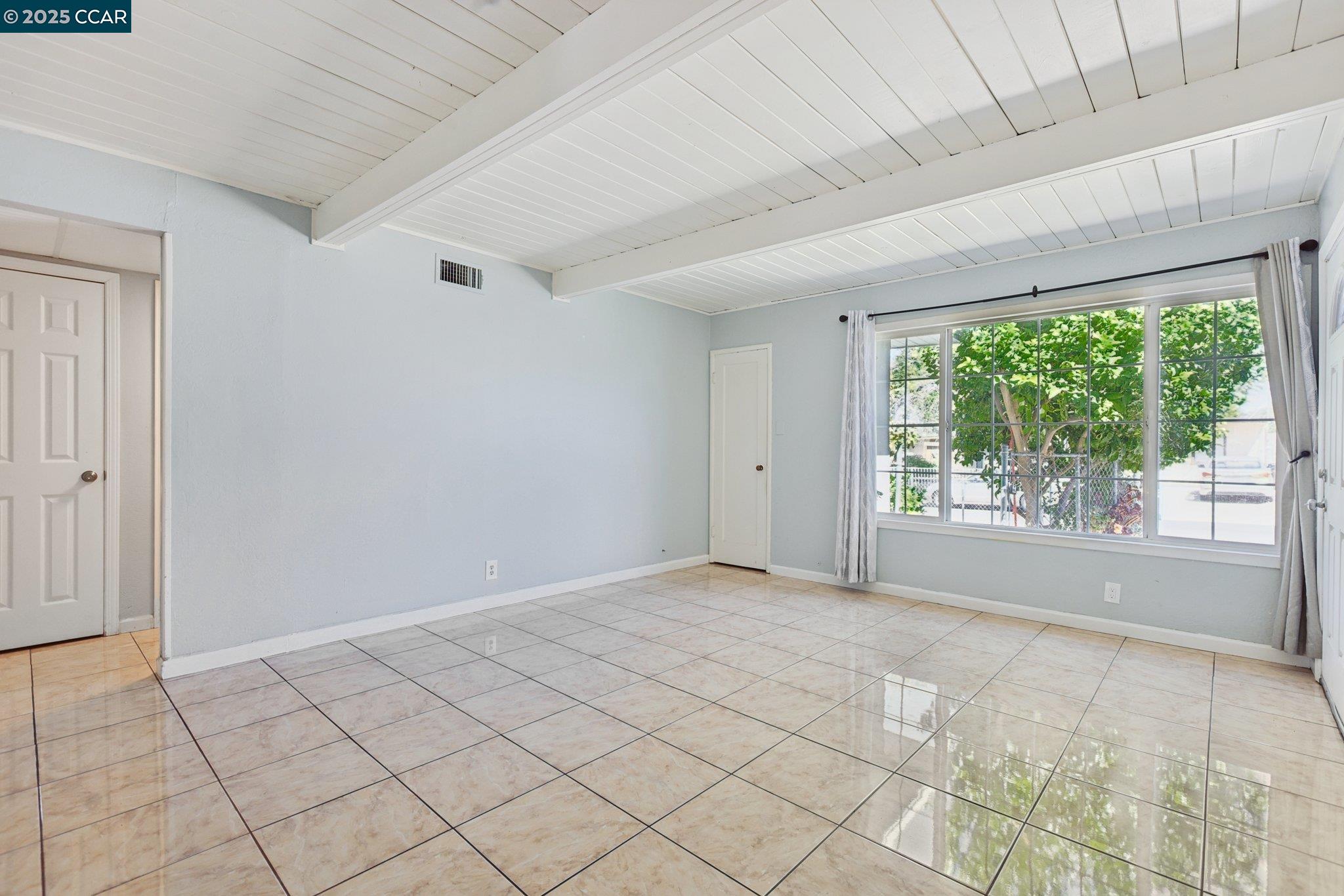 Detail Gallery Image 5 of 50 For 25 Island View Dr, Bay Point,  CA 94565 - 5 Beds | 2 Baths