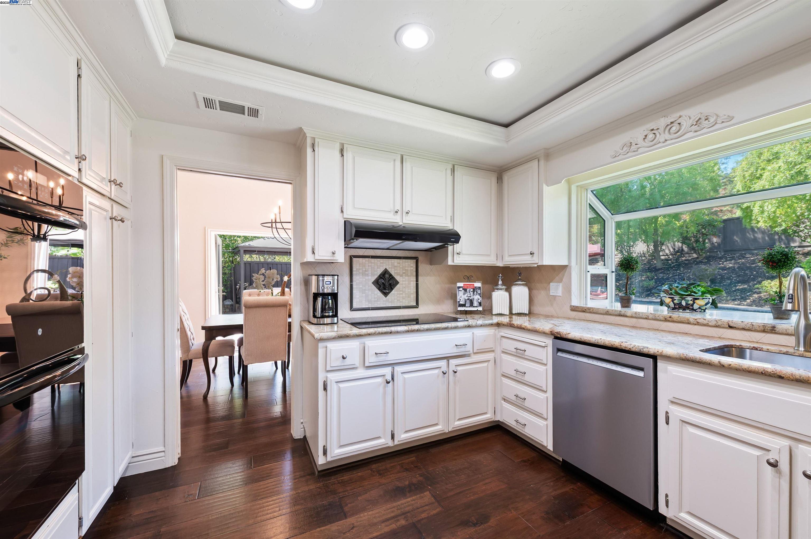 Detail Gallery Image 14 of 57 For 3338 Marsh Hawk Court, Pleasanton,  CA 94588 - 4 Beds | 3 Baths