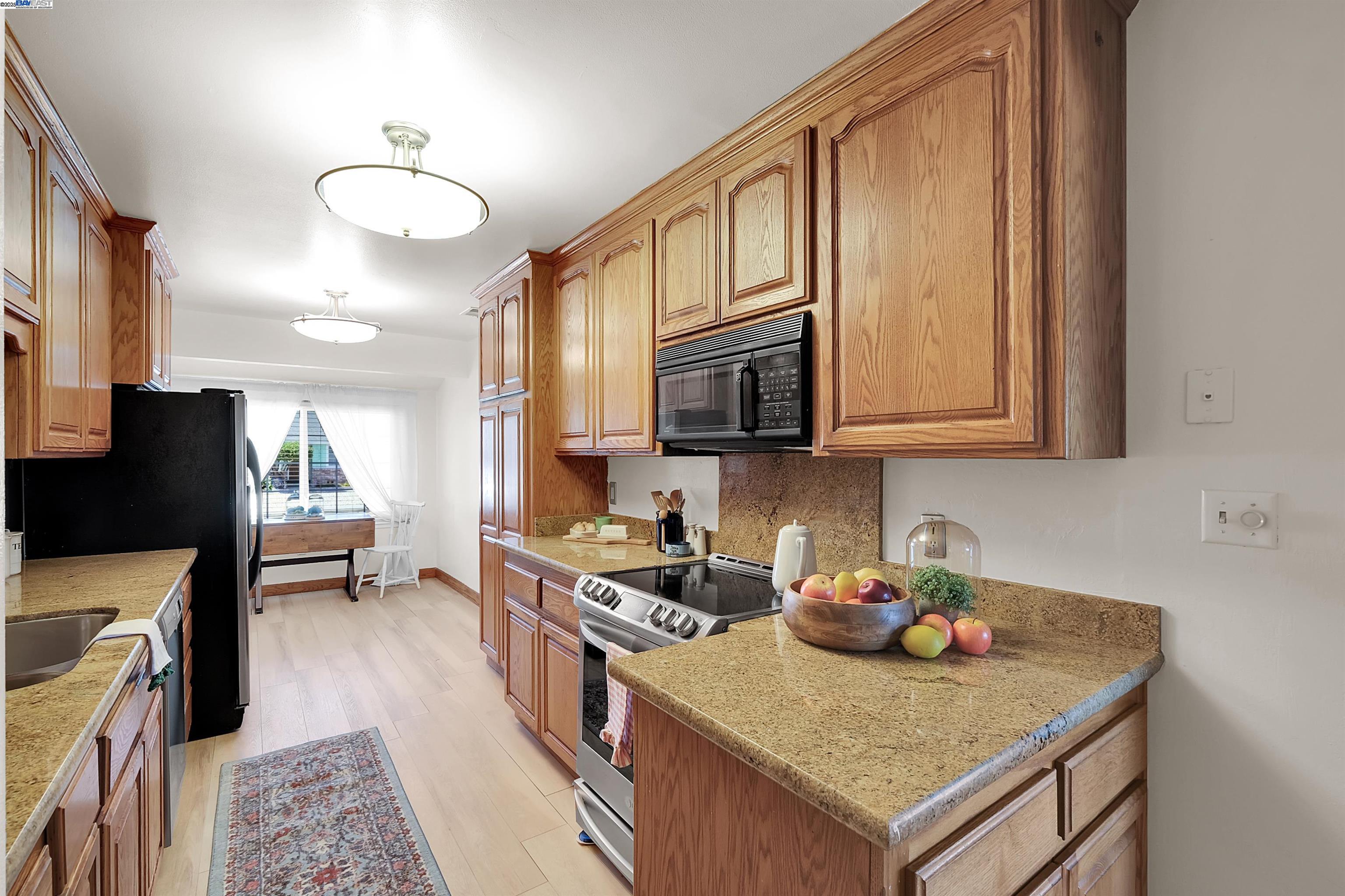 Detail Gallery Image 14 of 40 For 1338 via La Paloma, San Lorenzo,  CA 94580 - 4 Beds | 2 Baths