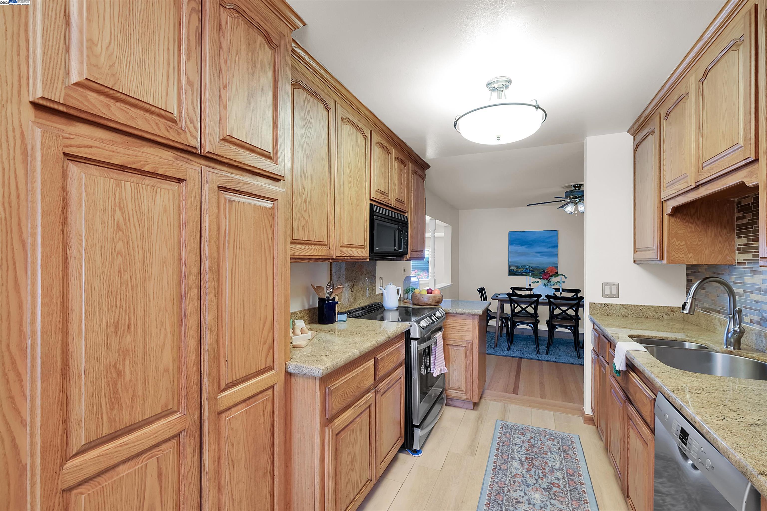 Detail Gallery Image 15 of 40 For 1338 via La Paloma, San Lorenzo,  CA 94580 - 4 Beds | 2 Baths