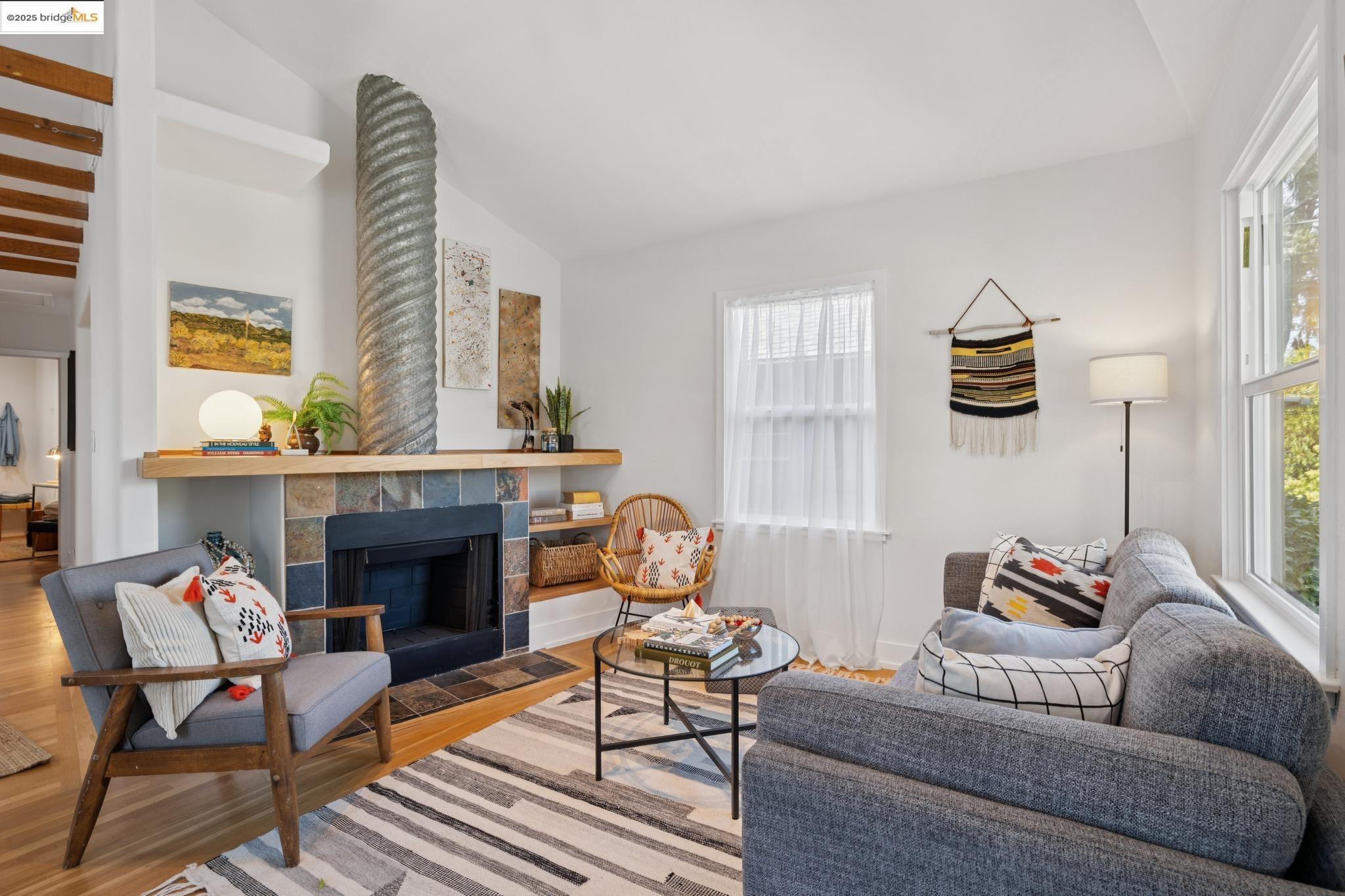 Detail Gallery Image 2 of 59 For 1622 Belvedere Ave, Berkeley,  CA 94702 - 2 Beds | 2/1 Baths