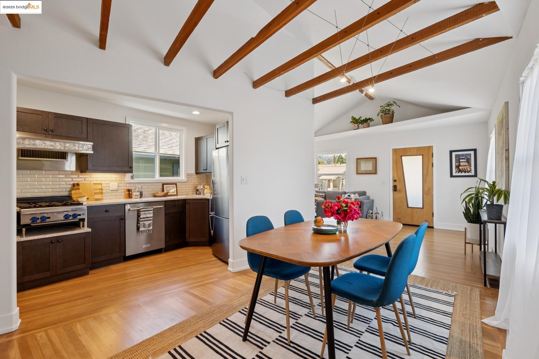 Detail Gallery Image 12 of 59 For 1622 Belvedere Ave, Berkeley,  CA 94702 - 2 Beds | 2/1 Baths