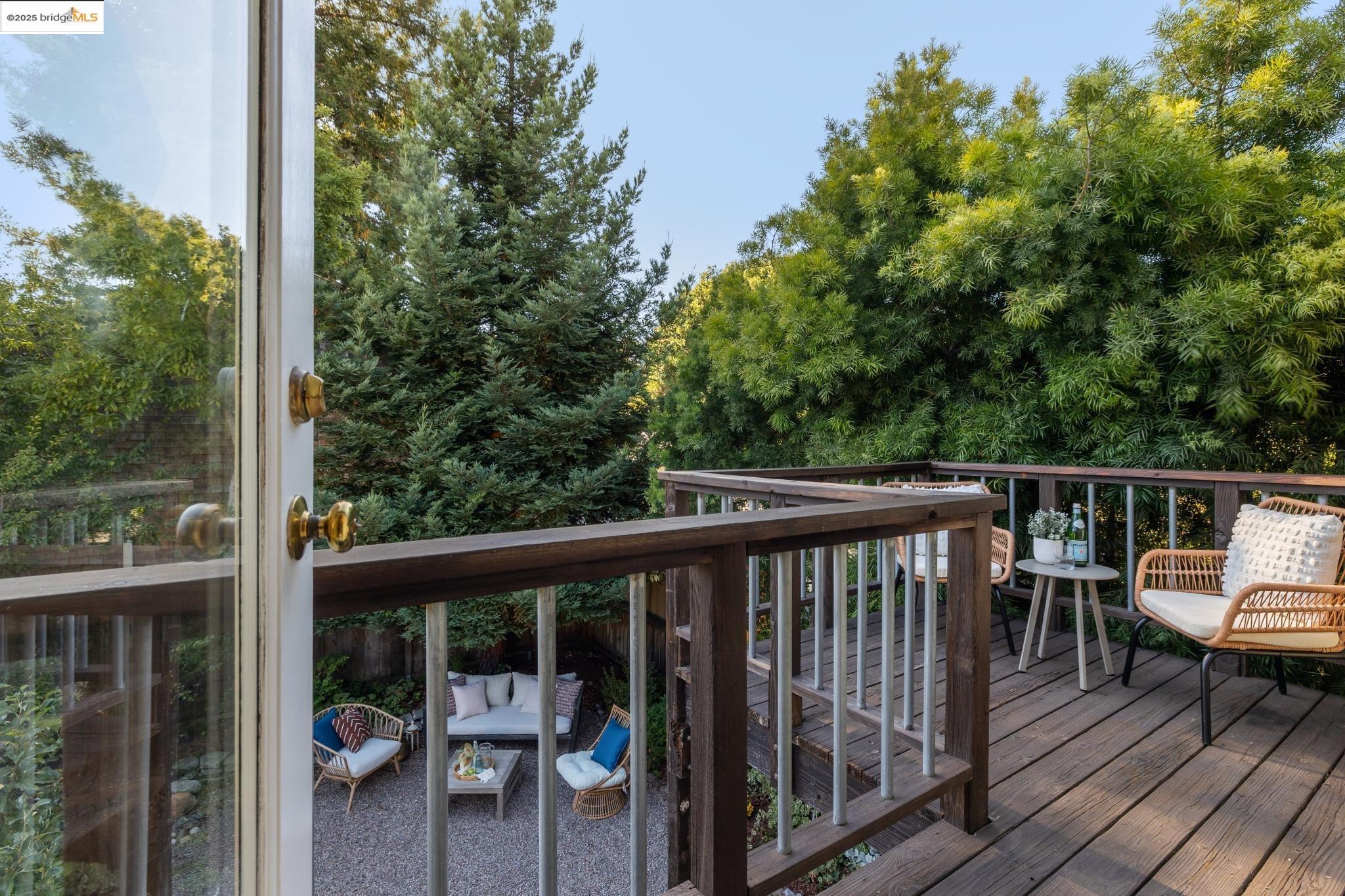 Detail Gallery Image 19 of 59 For 1622 Belvedere Ave, Berkeley,  CA 94702 - 2 Beds | 2/1 Baths