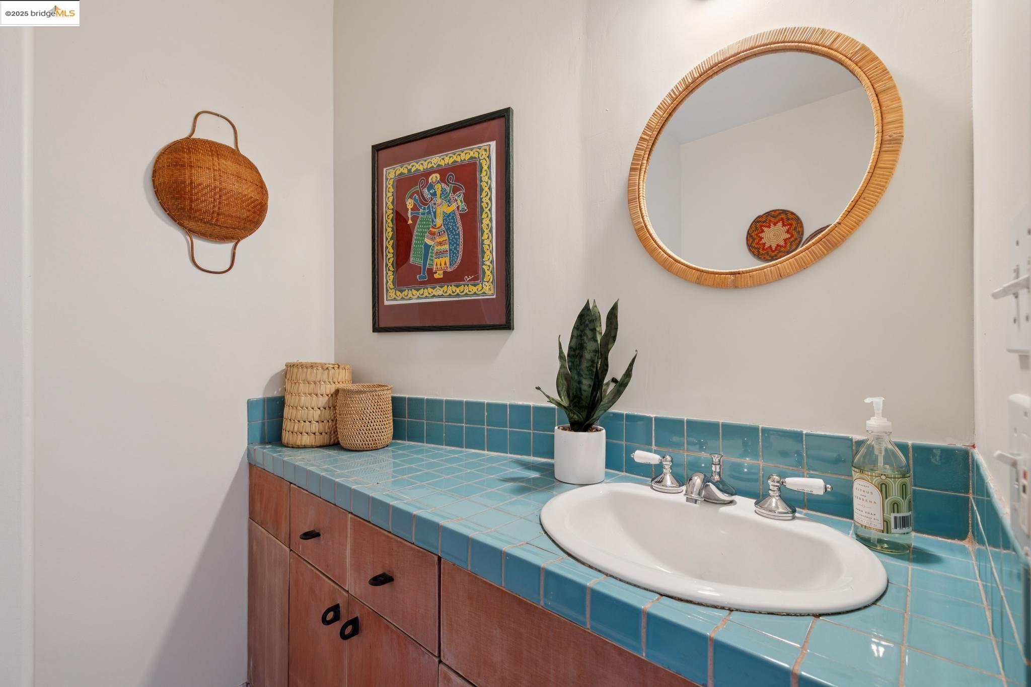 Detail Gallery Image 25 of 59 For 1622 Belvedere Ave, Berkeley,  CA 94702 - 2 Beds | 2/1 Baths