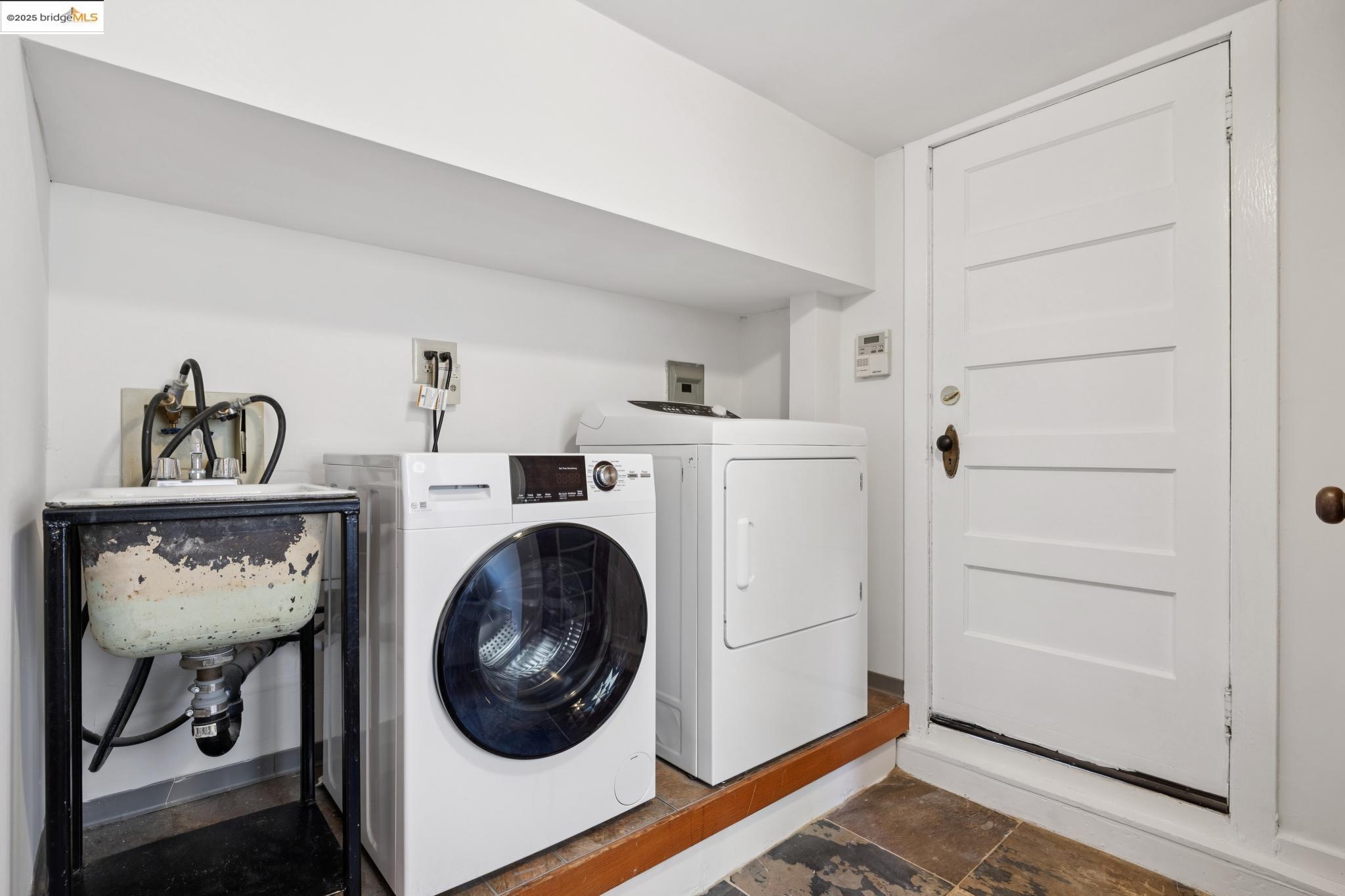 Detail Gallery Image 41 of 59 For 1622 Belvedere Ave, Berkeley,  CA 94702 - 2 Beds | 2/1 Baths