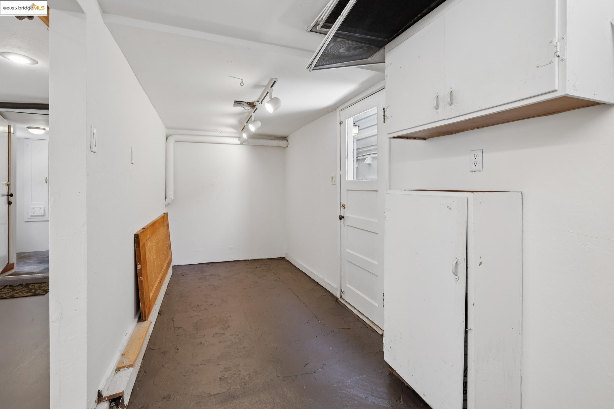 Detail Gallery Image 43 of 59 For 1622 Belvedere Ave, Berkeley,  CA 94702 - 2 Beds | 2/1 Baths