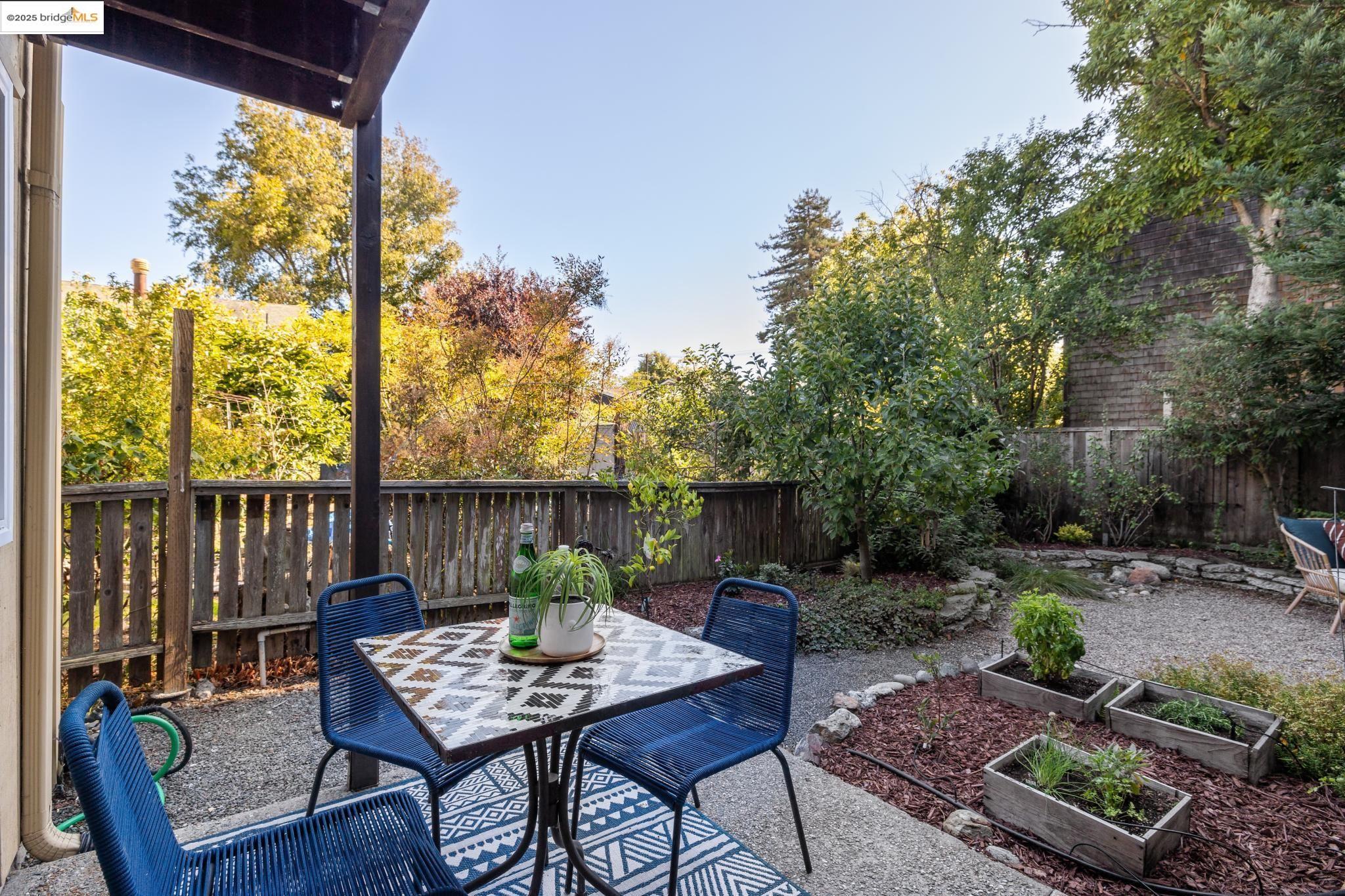 Detail Gallery Image 45 of 59 For 1622 Belvedere Ave, Berkeley,  CA 94702 - 2 Beds | 2/1 Baths