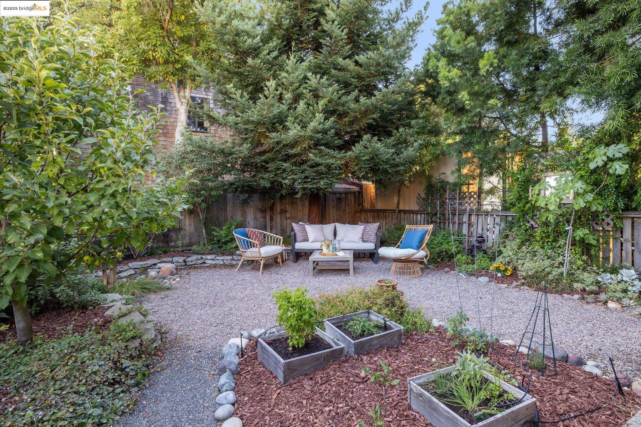 Detail Gallery Image 47 of 59 For 1622 Belvedere Ave, Berkeley,  CA 94702 - 2 Beds | 2/1 Baths
