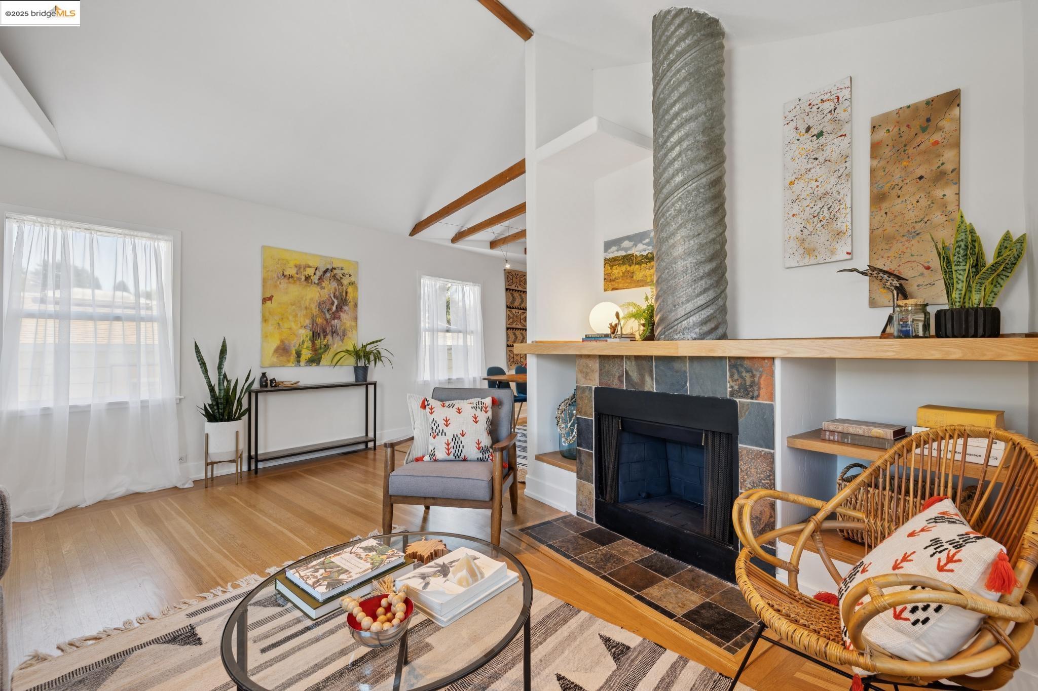 Detail Gallery Image 6 of 59 For 1622 Belvedere Ave, Berkeley,  CA 94702 - 2 Beds | 2/1 Baths