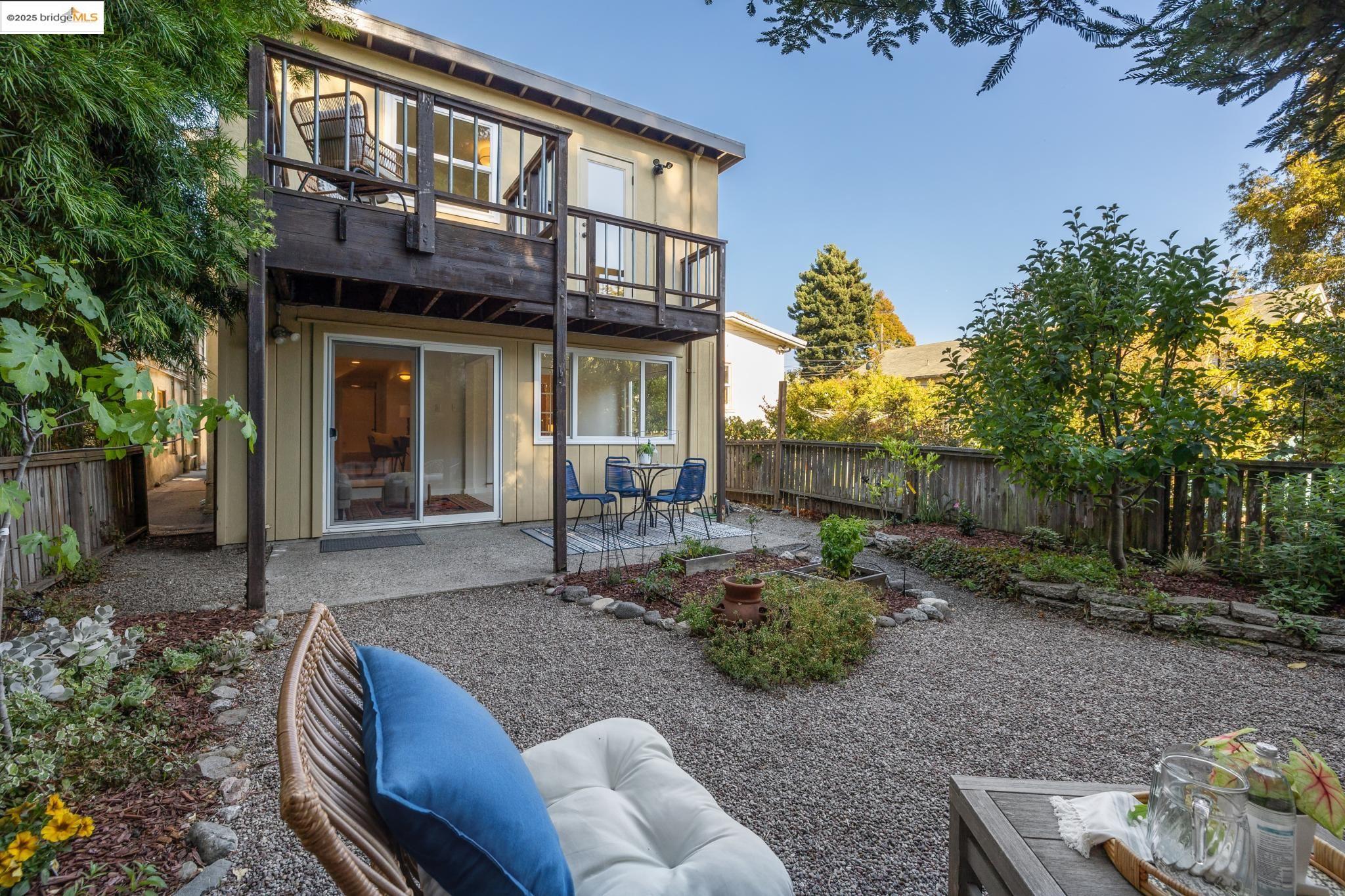 Detail Gallery Image 52 of 59 For 1622 Belvedere Ave, Berkeley,  CA 94702 - 2 Beds | 2/1 Baths